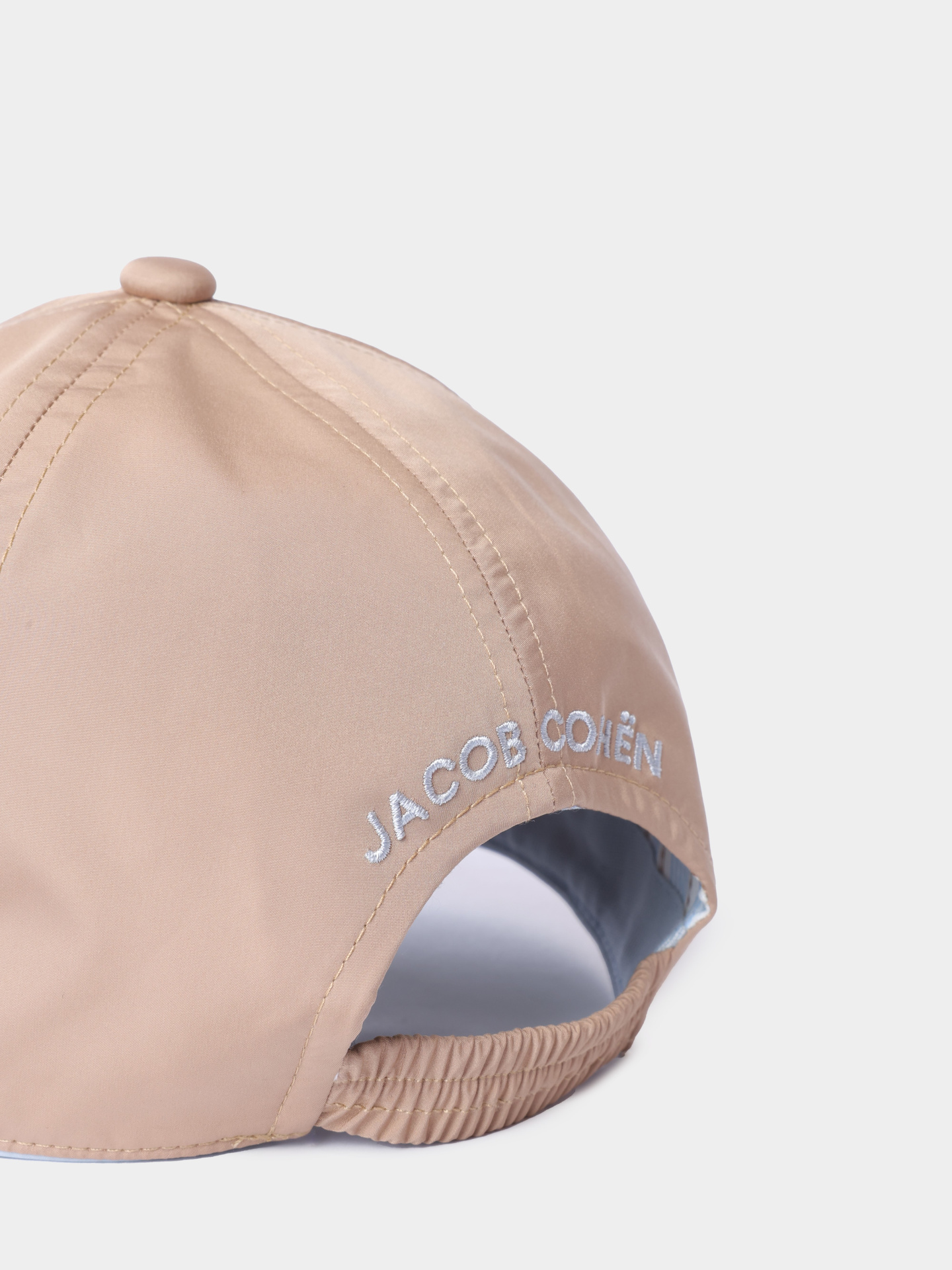 Бейсболка Jacob Cohen JUM A0065 001 T839A RW E22 бежевая мужская с маленьким металлическим логотипом  — купить в интернет-магазине Verdistore