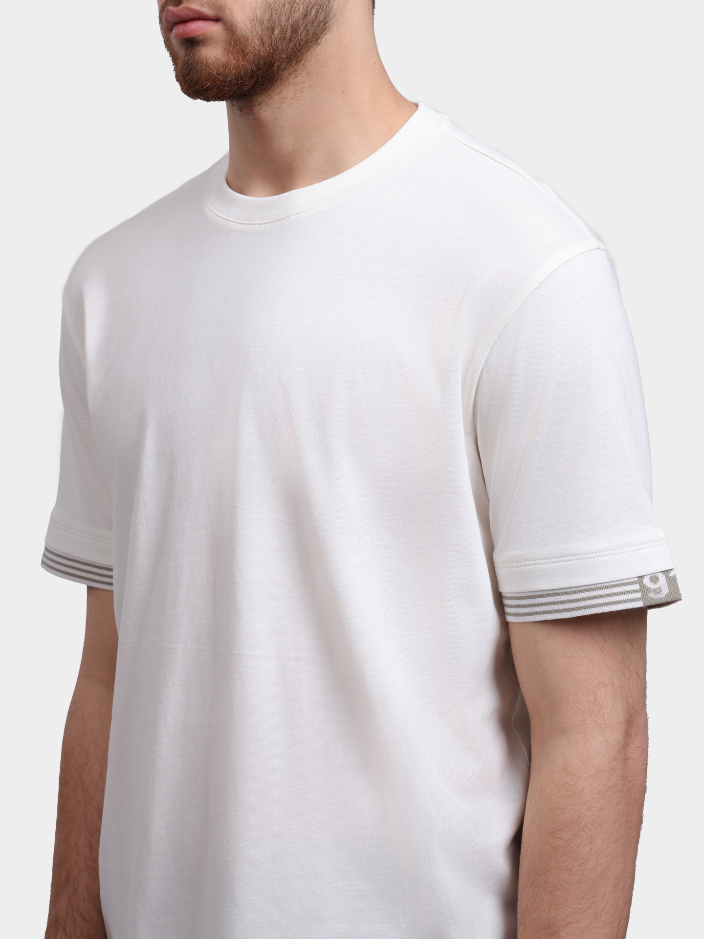 Футболка Armani Exchange XM002493 AF10356 M1297 белая мужская — купить в интернет-магазине Verdistore