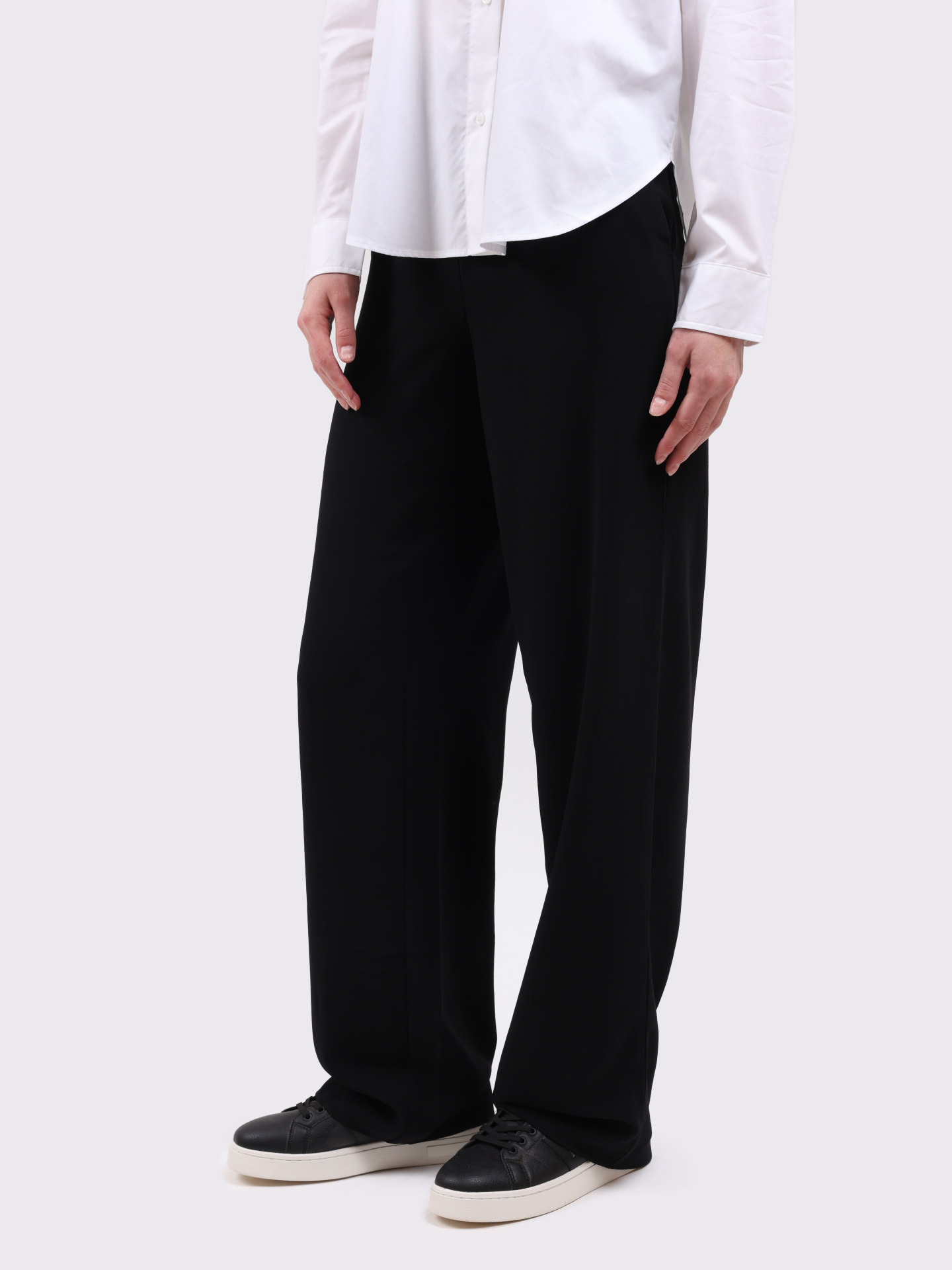 картинка Брюки Armani Exchange 6DYP39 YN8JZ 1200 черные женские широкие от магазина Verdistore