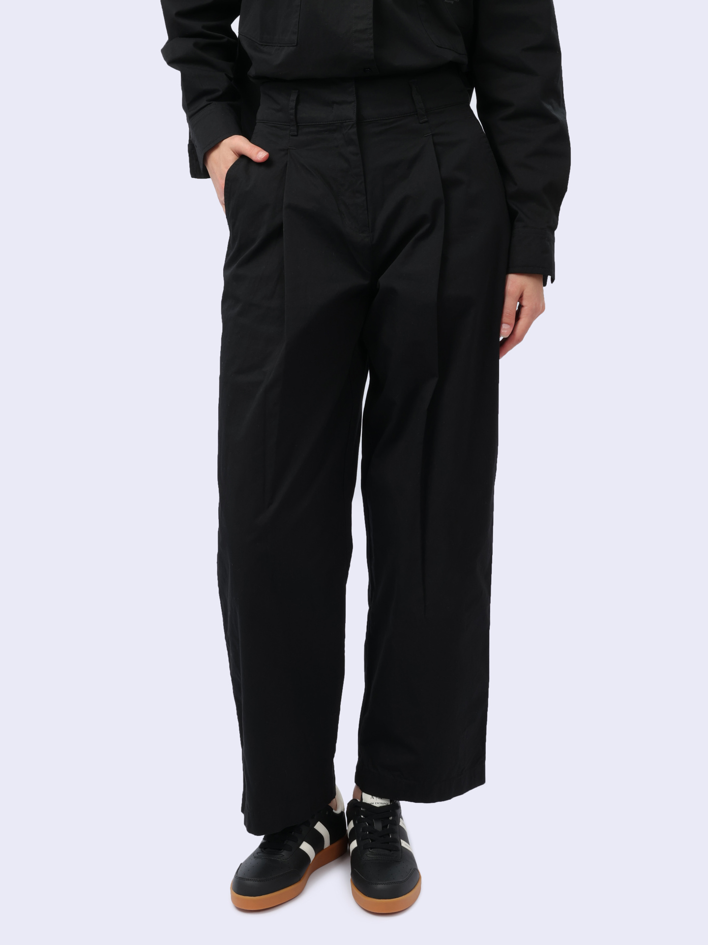 Брюки Armani Exchange 3DYP48 YN6RZ 1200 черные женские укороченные — купить в интернет-магазине Verdistore