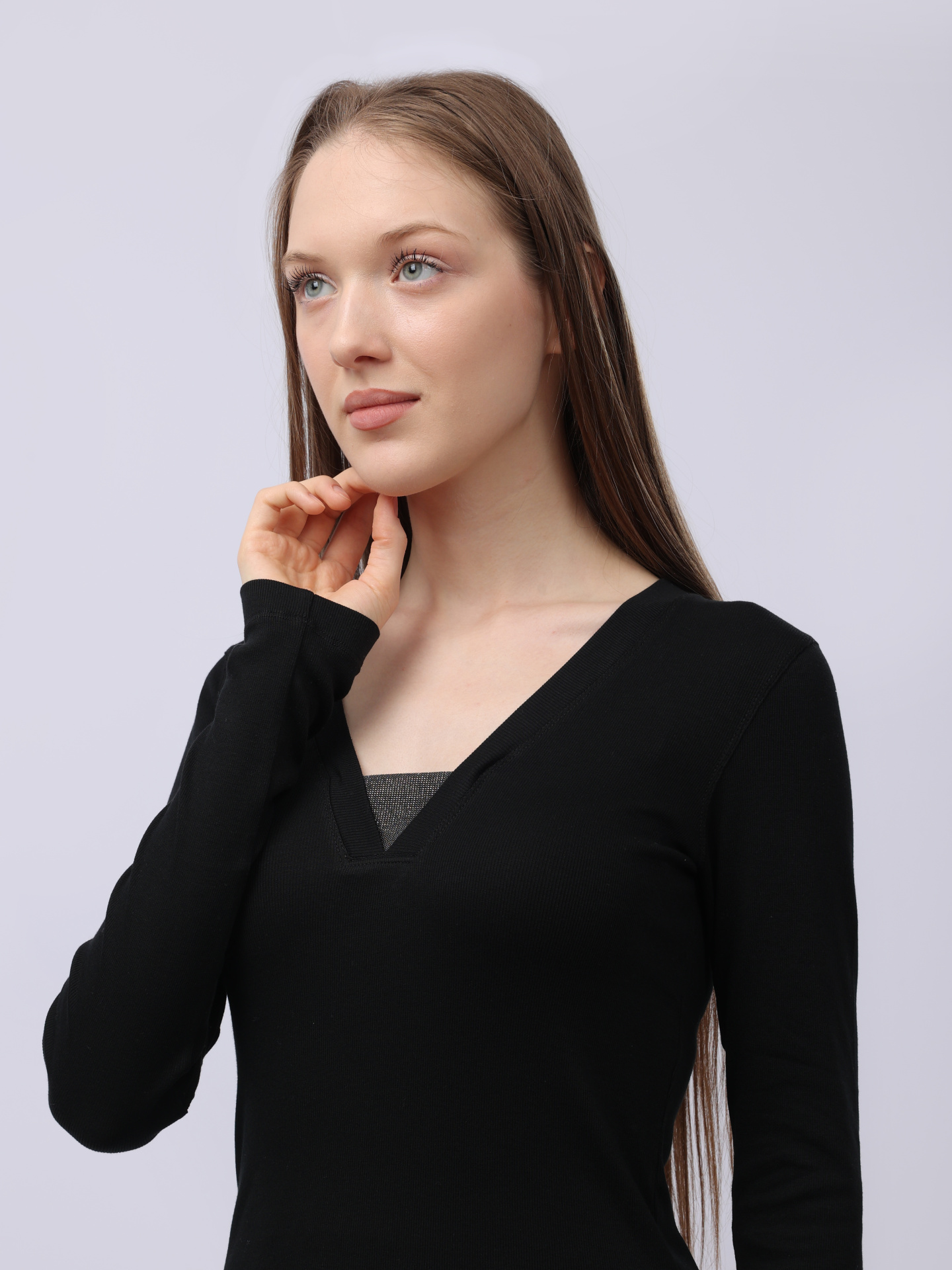 Джемпер Brunello Cucinelli M0TC8EL682 C101 черный женский с V-вырезом — купить в интернет-магазине Verdistore