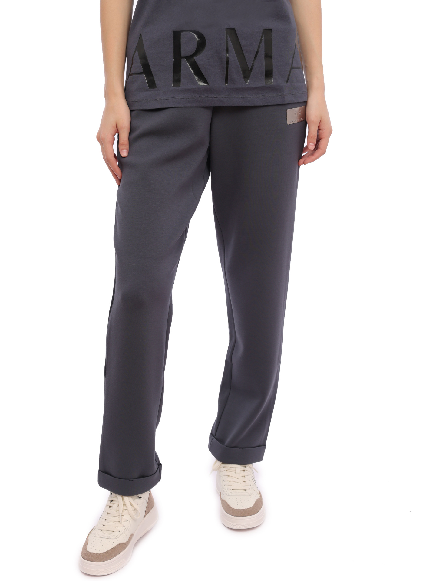 картинка Брюки спортивные Armani Exchange 6RYPAL YJEPZ 1990 серые женские с подворотами от магазина Verdistore