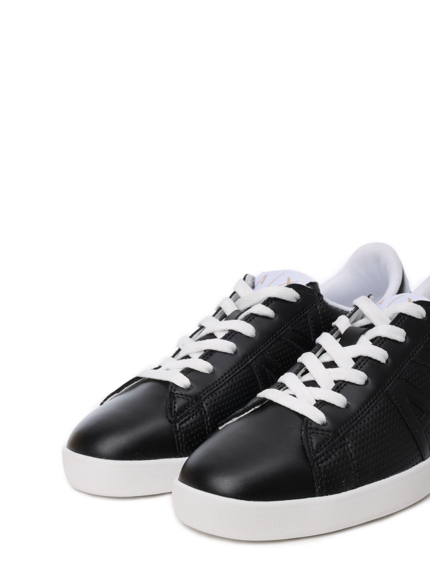 Кеды Armani Exchange XUX016 XCC60 A083 черные мужские с перфорацией — купить в интернет-магазине Verdistore