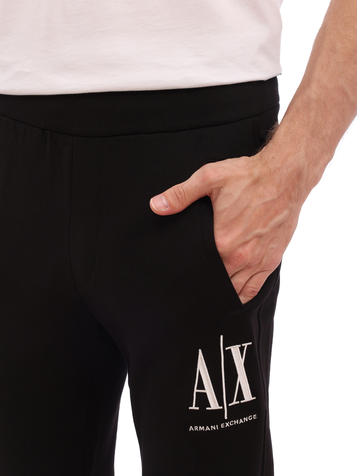 Брюки спортивные Armani Exchange 8NZPPA ZJ1ZZ черные мужские с логотипом — купить в интернет-магазине Verdistore