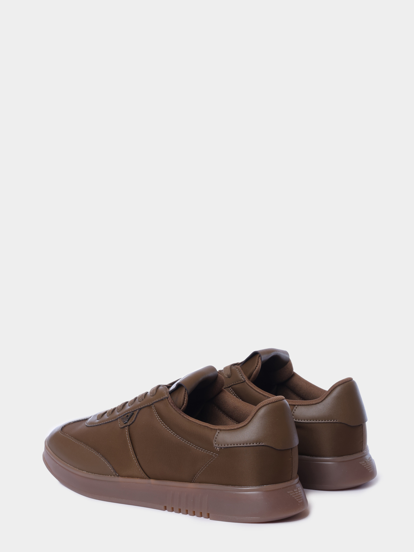 Кроссовки Emporio Armani EM003062 AF18210 U6141 коричневые мужские комбинированные — купить в интернет-магазине Verdistore
