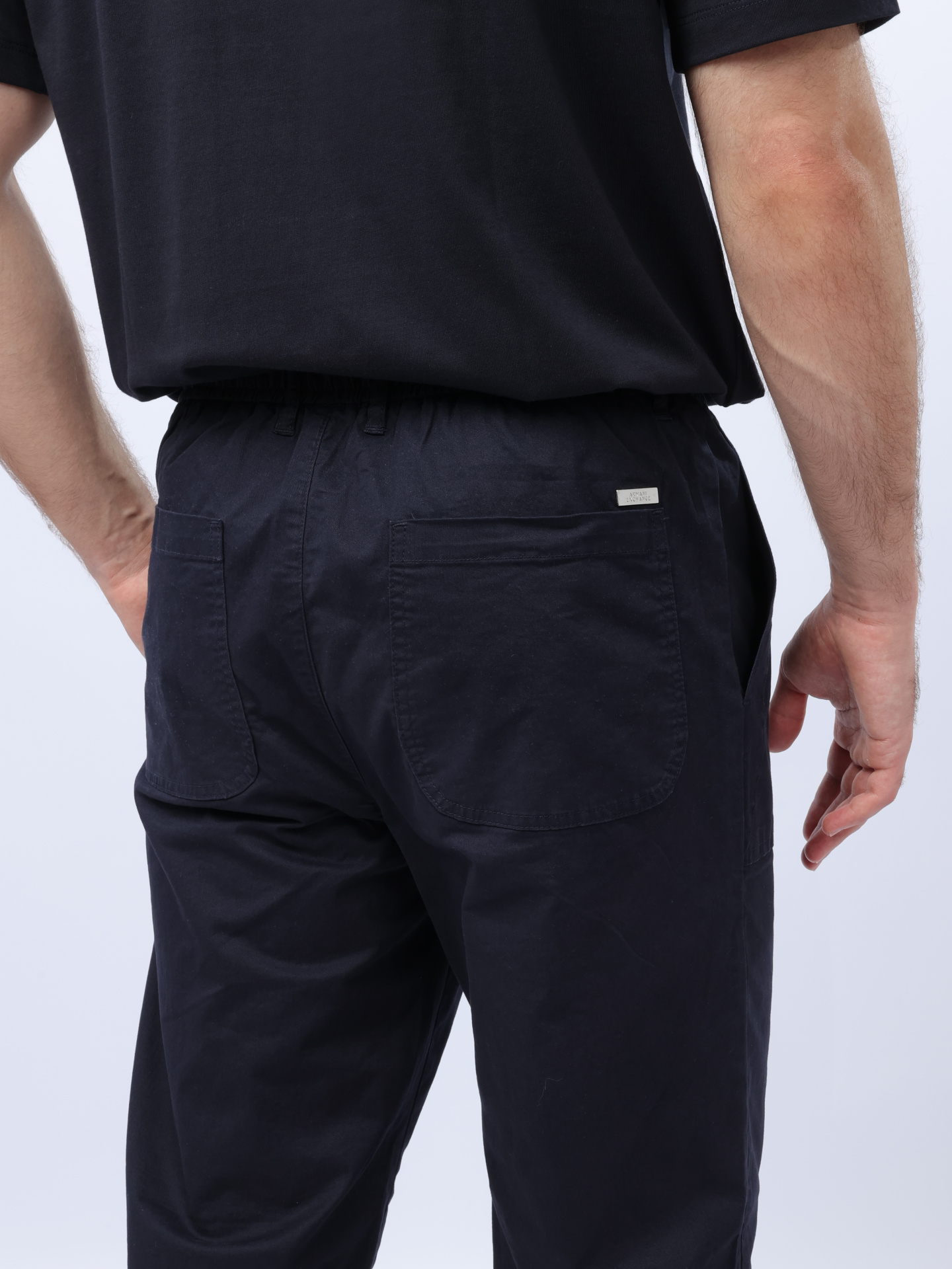Брюки Armani Exchange 3DZPL5 ZN3DZ 1583 темно-синие мужские с накладными карманами — купить в интернет-магазине Verdistore