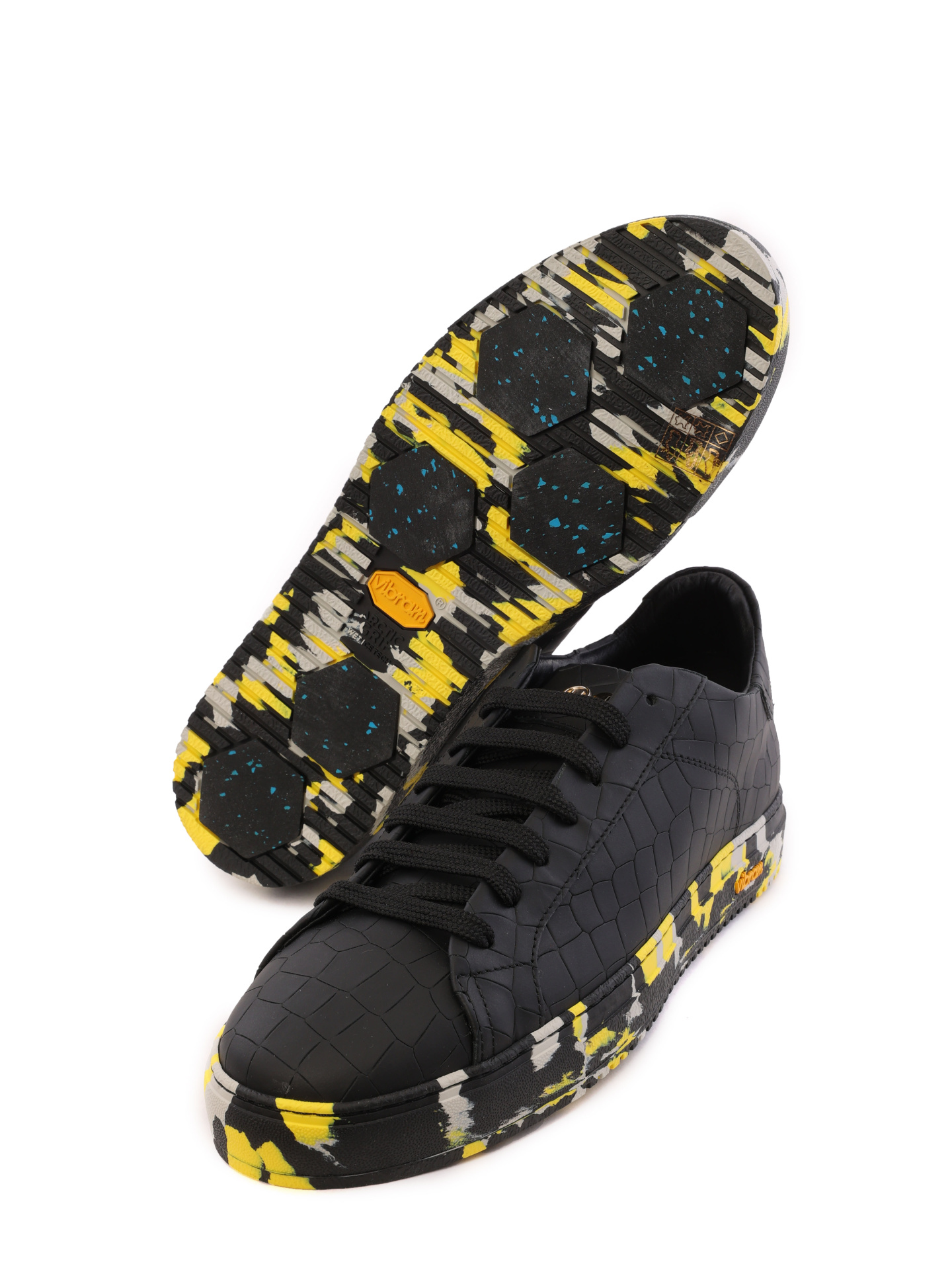 Кеды черные из текстурной кожи с ярким принтом на подошве — купить в интернет-магазине Verdistore