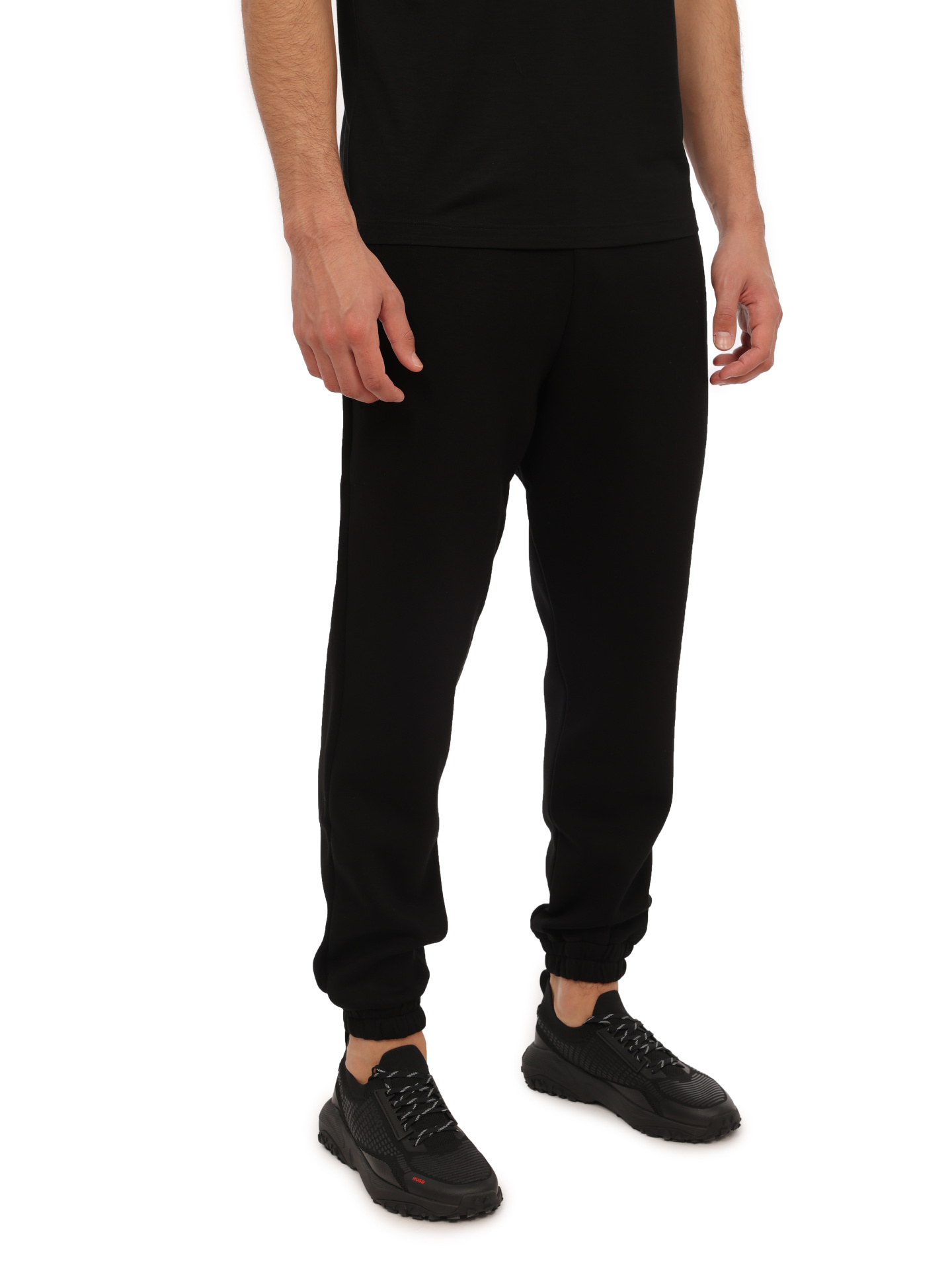 Брюки спортивные черные из мягкой ткани с эластичным поясом и манжетами снизу — купить в интернет-магазине Verdistore