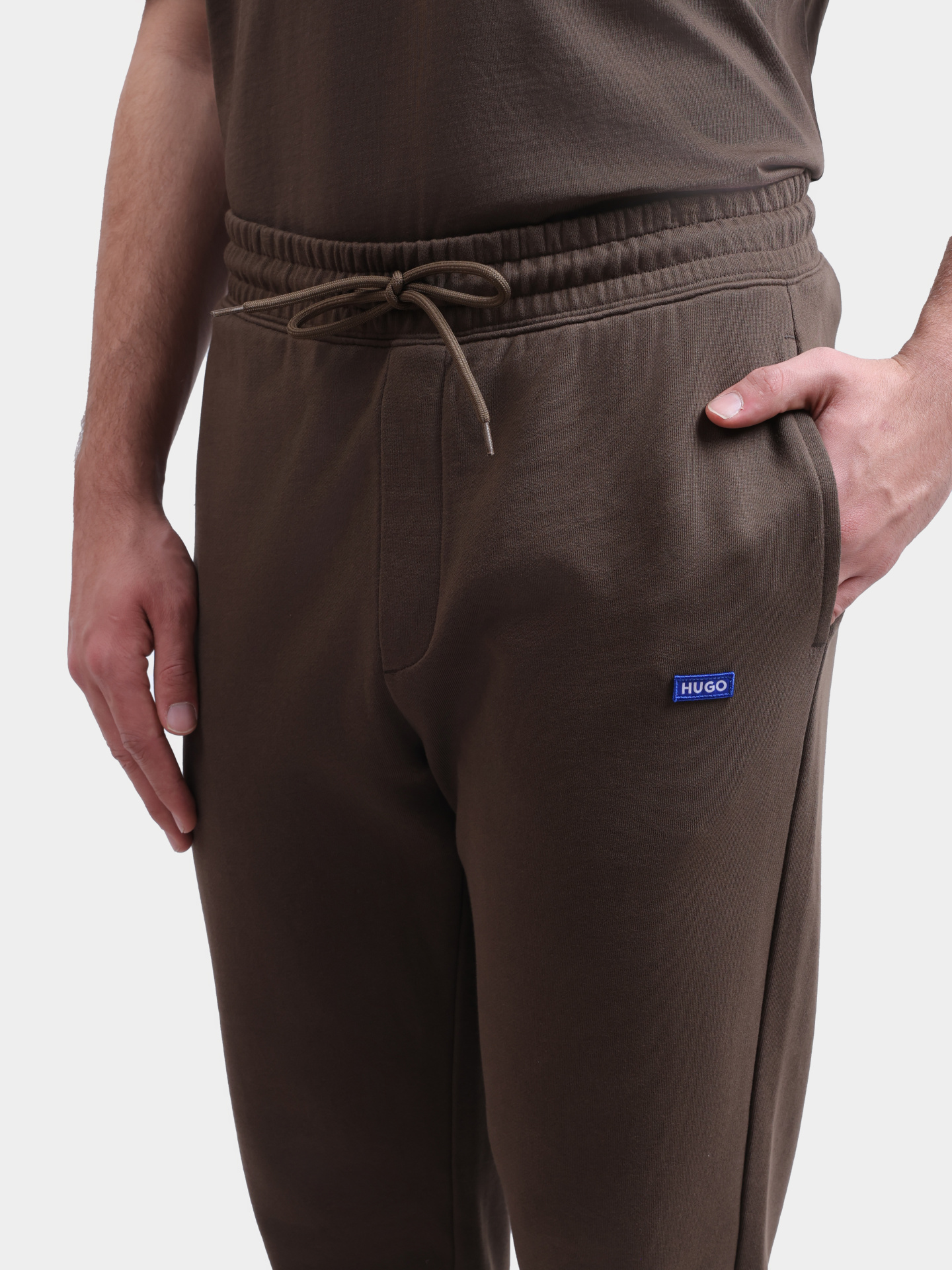 Брюки спортивные HUGO BLUE Napin 10249110 01 50522372 208 коричневые мужские зауженные  — купить в интернет-магазине Verdistore