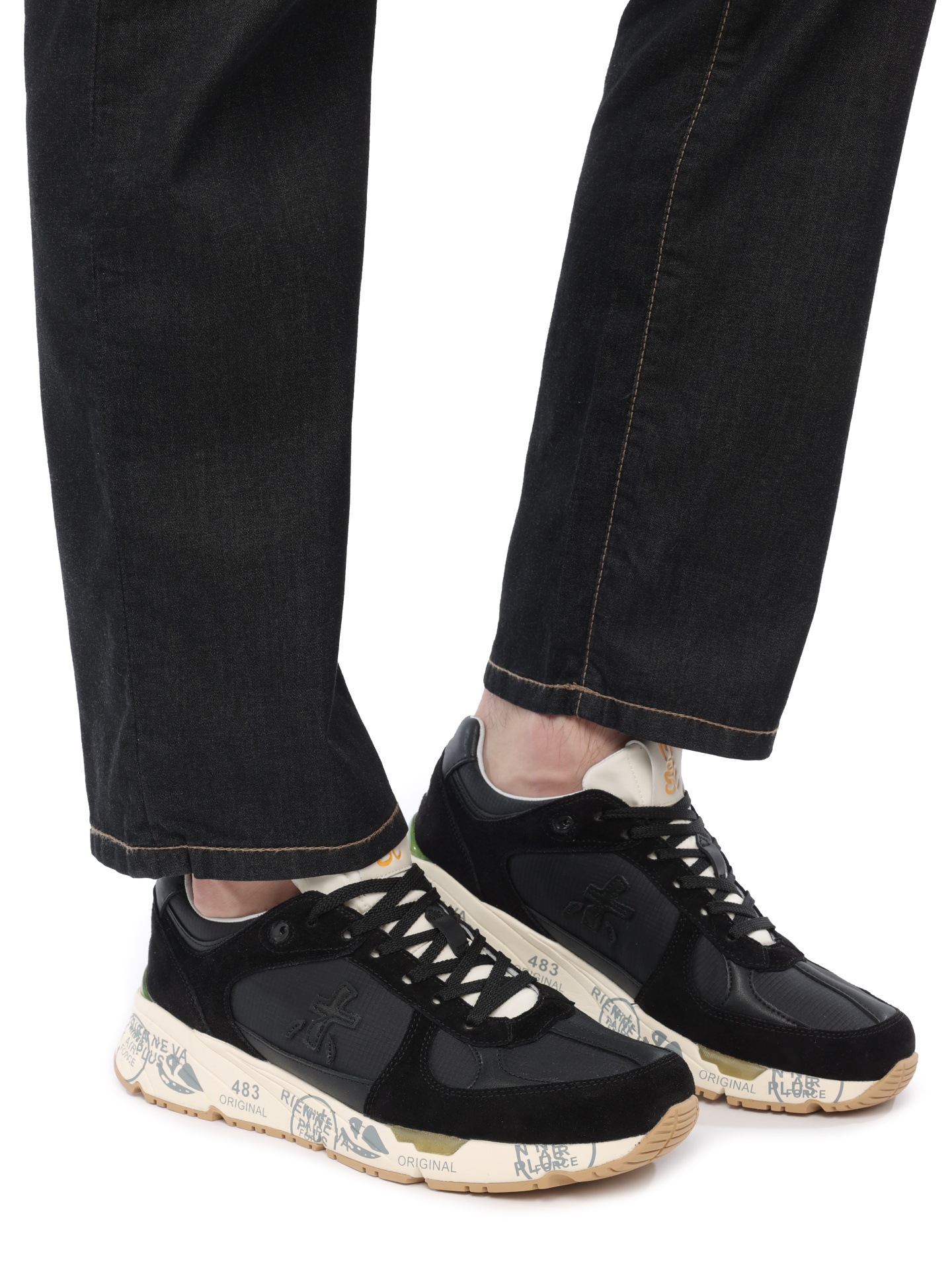 Кроссовки комбинированные черные на белой подошве и приподнятым носком — купить в интернет-магазине Verdistore