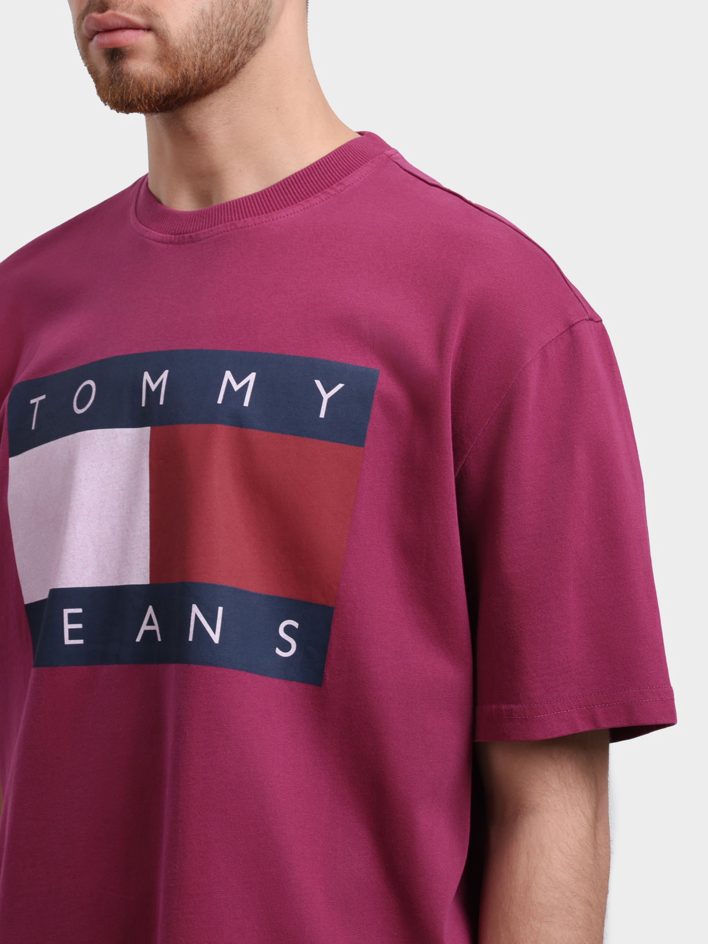 Футболка Tommy Jeans DM0DM18547 VVK хлопковая мужская — купить в интернет-магазине Verdistore