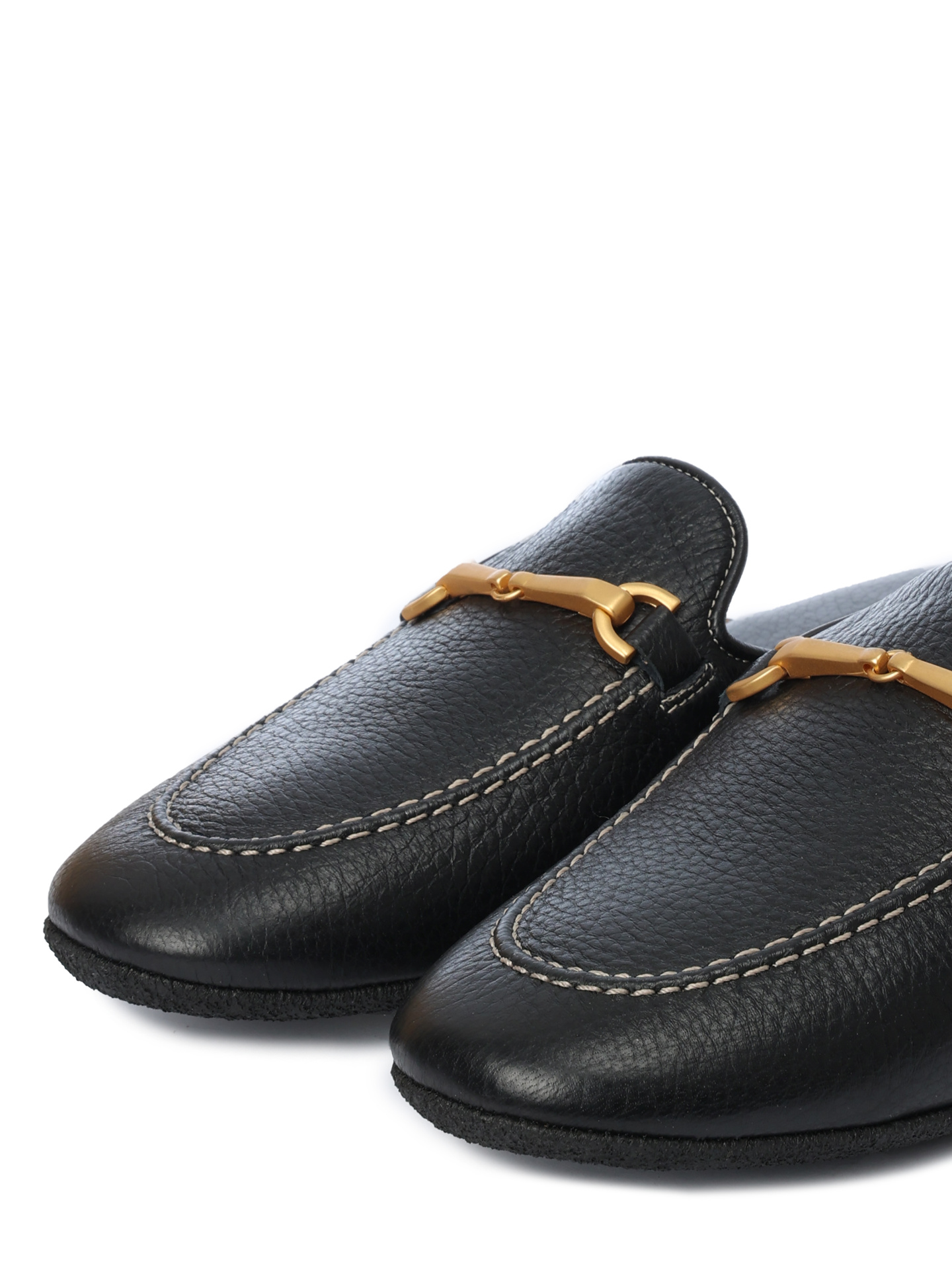 Шлепанцы черные из мелкозернистой кожи и приподнятым носком — купить в интернет-магазине Verdistore