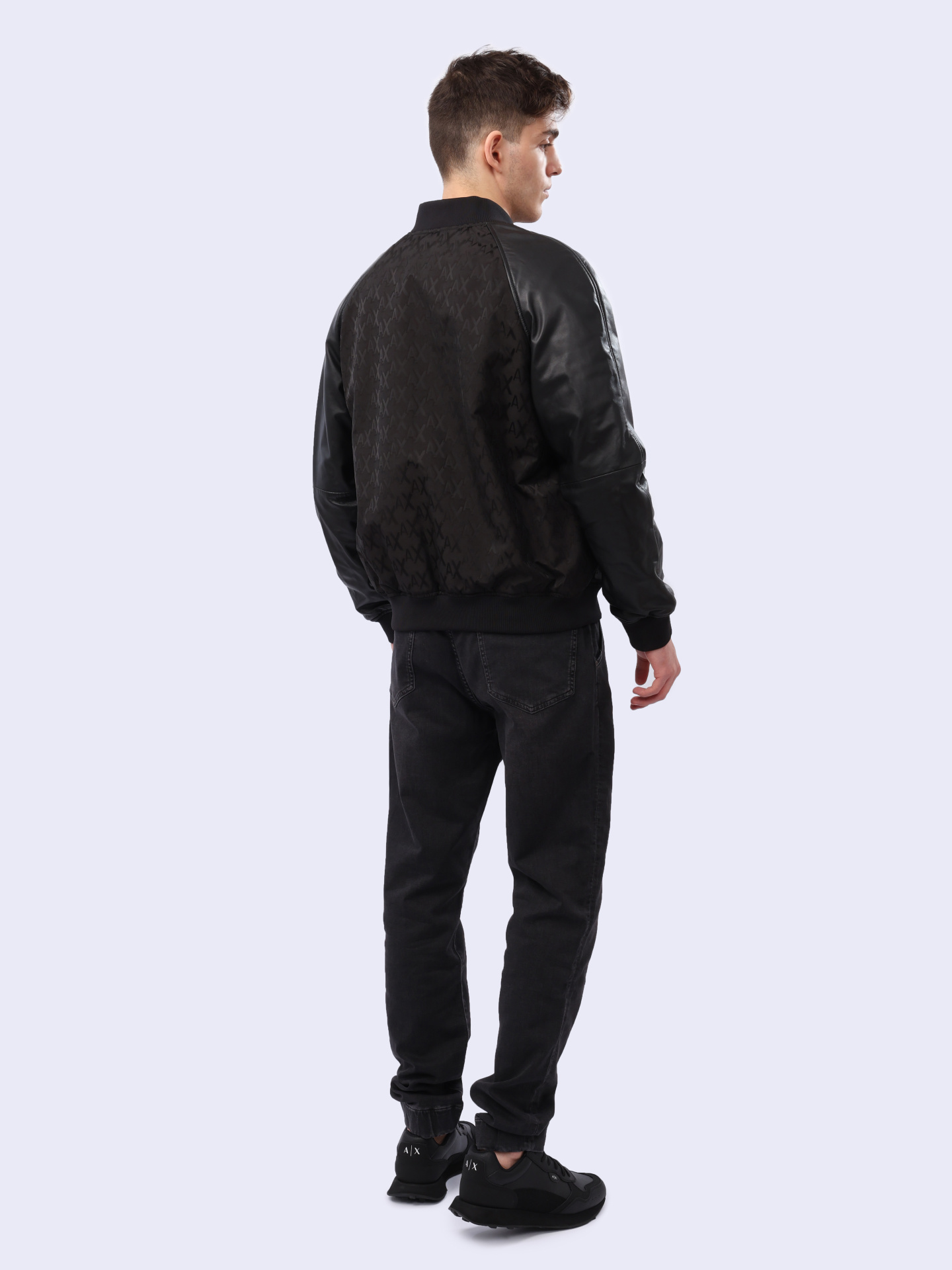 Бомбер Armani Exchange XM000002 AF10114 черный мужской с кожаными вставками — купить в интернет-магазине Verdistore