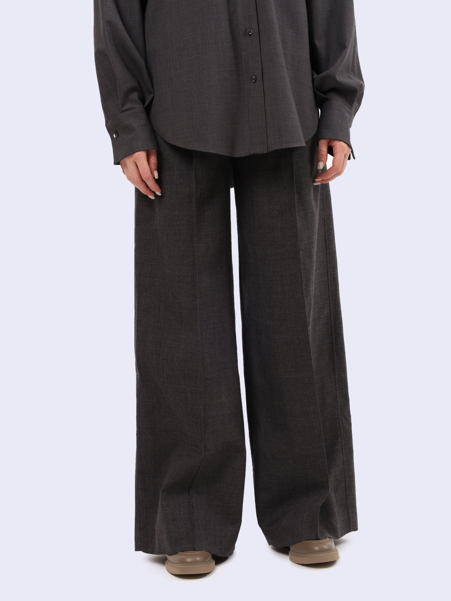 Брюки Brunello Cucinelli MD920P8721 C001 серые женские со стрелками — купить в интернет-магазине Verdistore