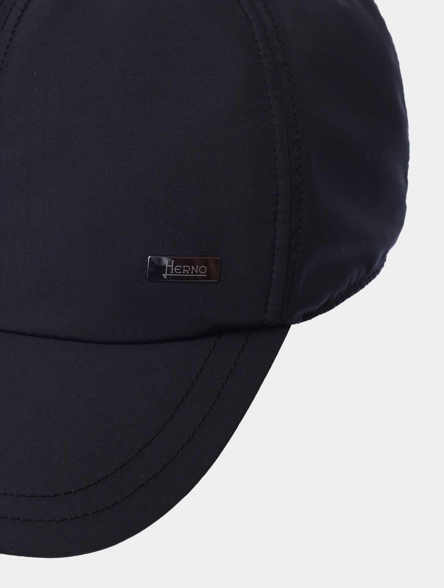 Бейсболка Herno BER00031U 12010ZR 9300 черная мужская с маленьким логотипом — купить в интернет-магазине Verdistore