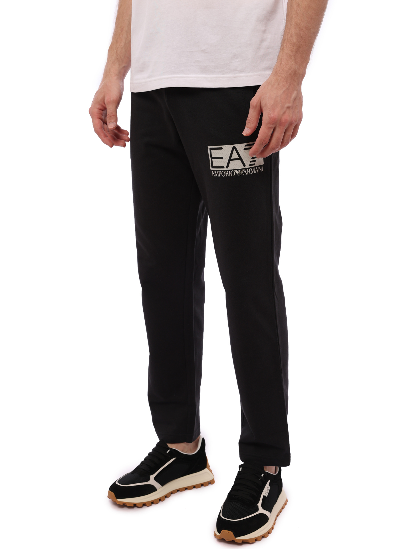 Брюки черные прямого кроя с логотипом под карманом — купить в интернет-магазине Verdistore