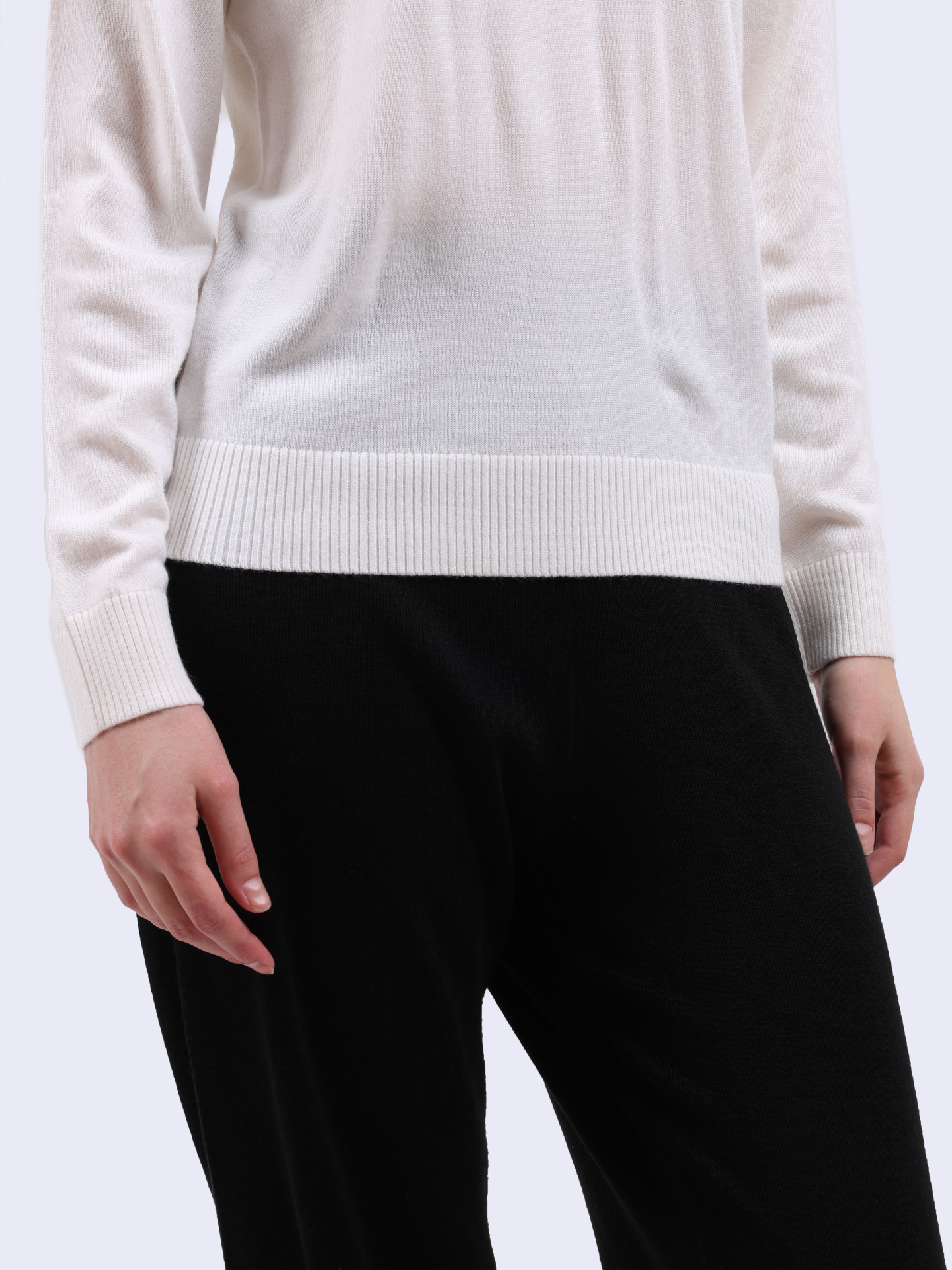 Свитер Armani Exchange 6DYM1K YME3Z 1130 белый женский с высоким горлом — купить в интернет-магазине Verdistore