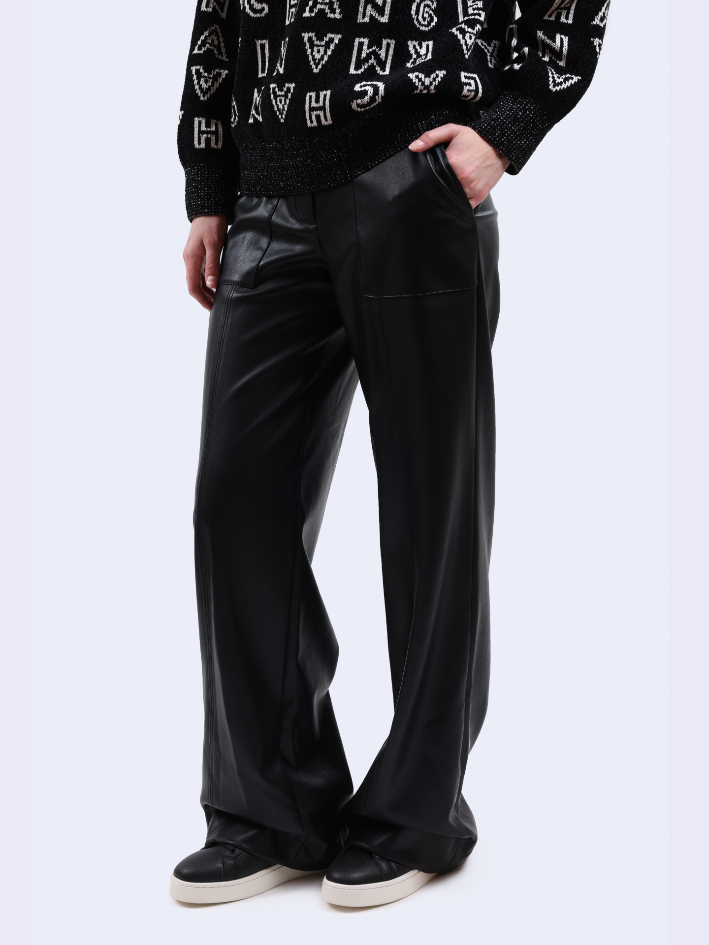 картинка Брюки Armani Exchange 6DYP23 YNNNZ 1200 черные женские из эко-кожи от магазина Verdistore