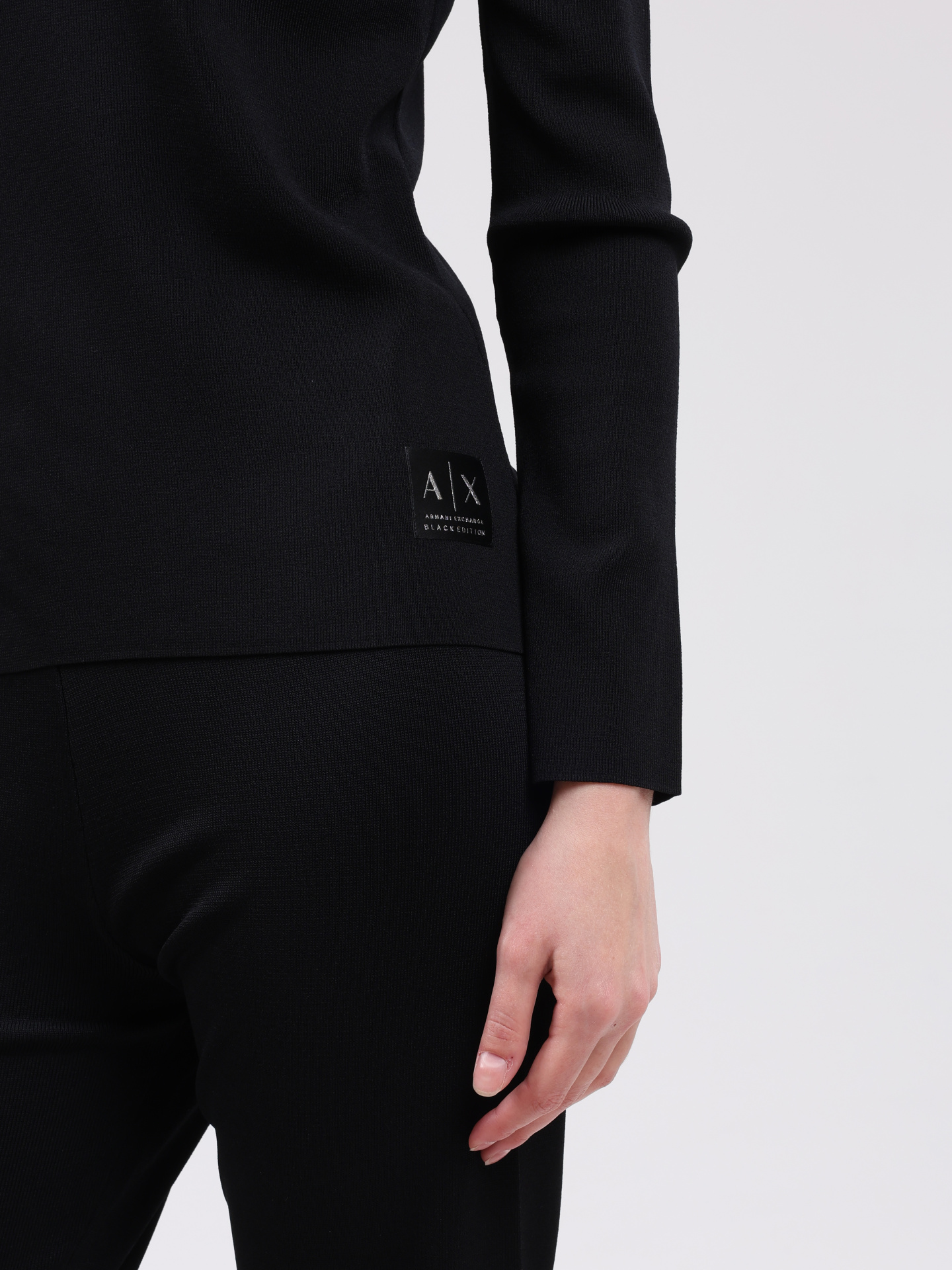 Лонгслив Armani Exchange XW000047 AF10352 UC001 черный женский с вырезом — купить в интернет-магазине Verdistore