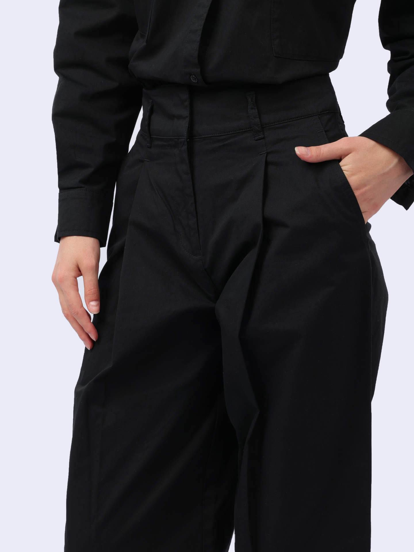 Брюки Armani Exchange 3DYP48 YN6RZ 1200 черные женские укороченные — купить в интернет-магазине Verdistore