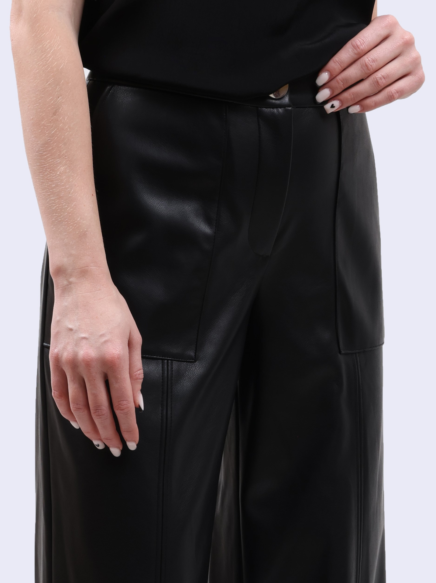 Брюки Armani Exchange 6DYP23 YNNNZ 1200 черные женские из эко-кожи — купить в интернет-магазине Verdistore