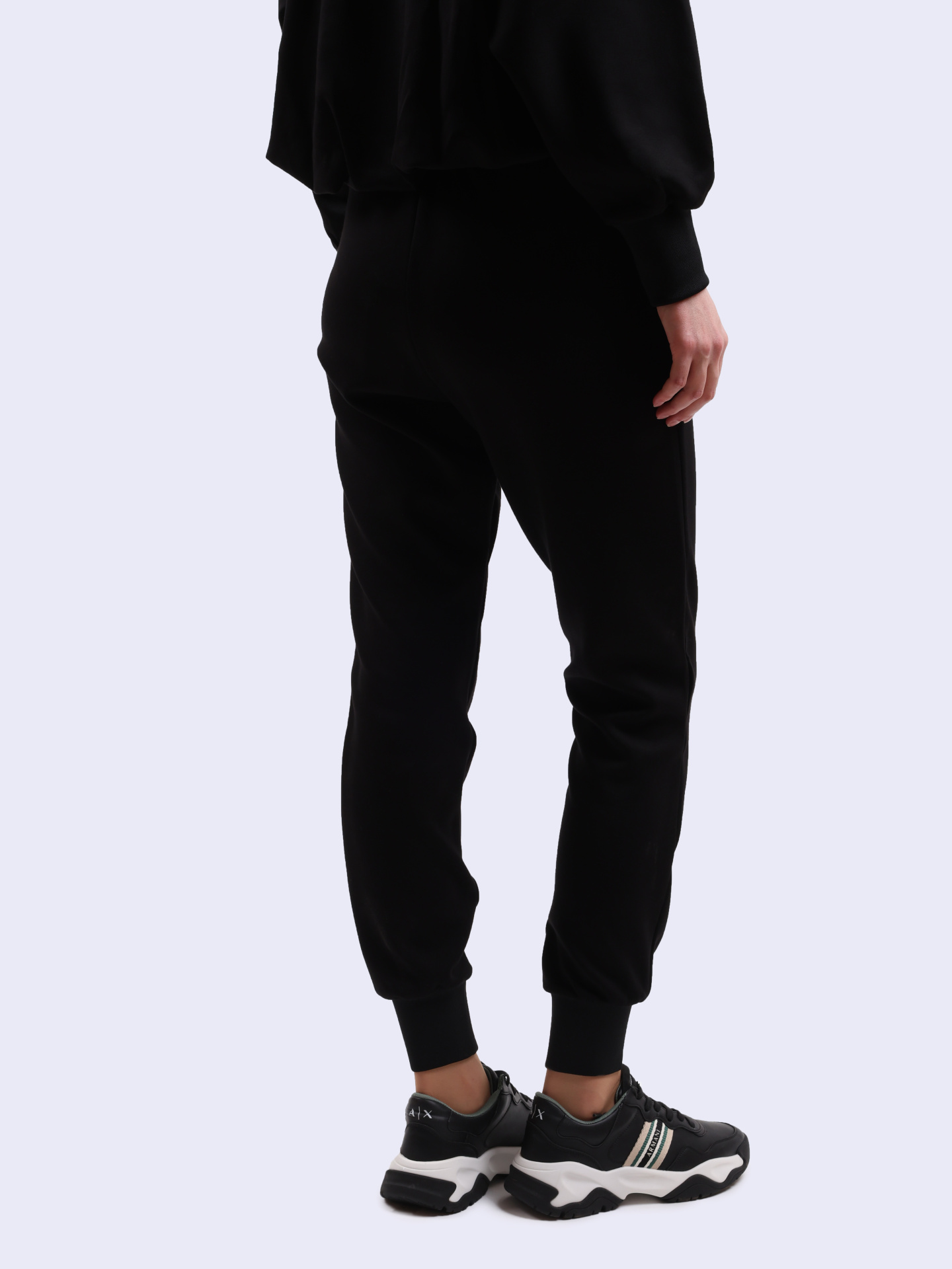 картинка Брюки спортивные Armani Exchange 6DYP84 YJEZZ 1200 черные женские от магазина Verdistore