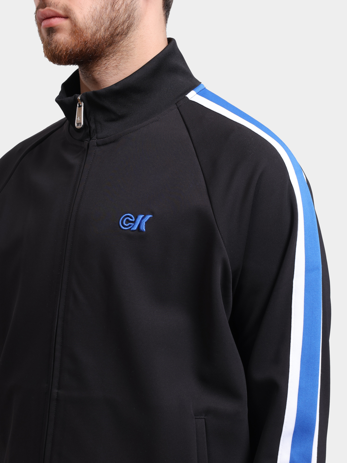 Мастерка Calvin Klein Jeans LV04RC231G UB1 черная мужская с контрастными вставками на рукавах — купить в интернет-магазине Verdistore