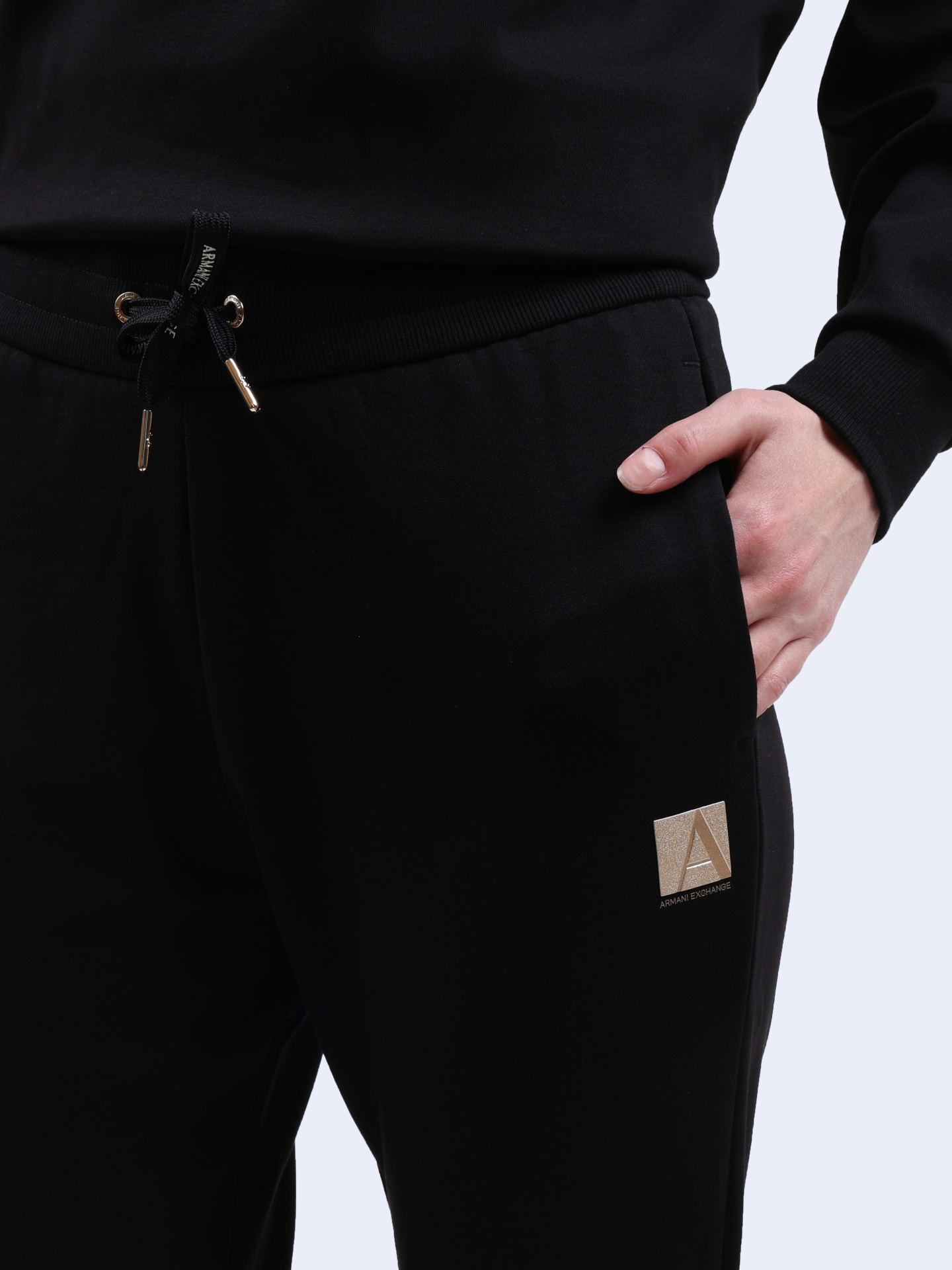 картинка Брюки спортивные Armani Exchange 6DYP82 YJFYZ 1200 черные женские от магазина Verdistore