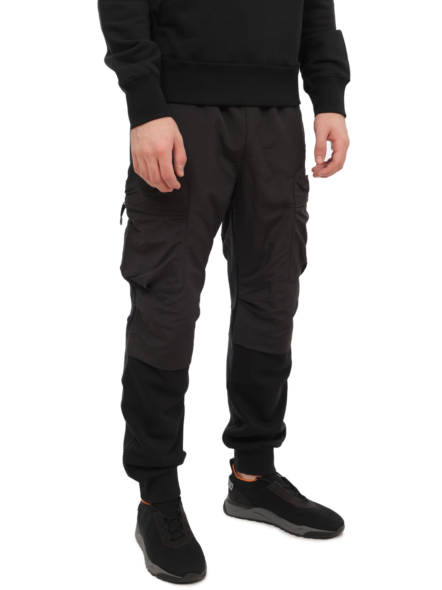 Брюки черные хлопковые с нашитыми карманами и манжетами снизу — купить в интернет-магазине Verdistore