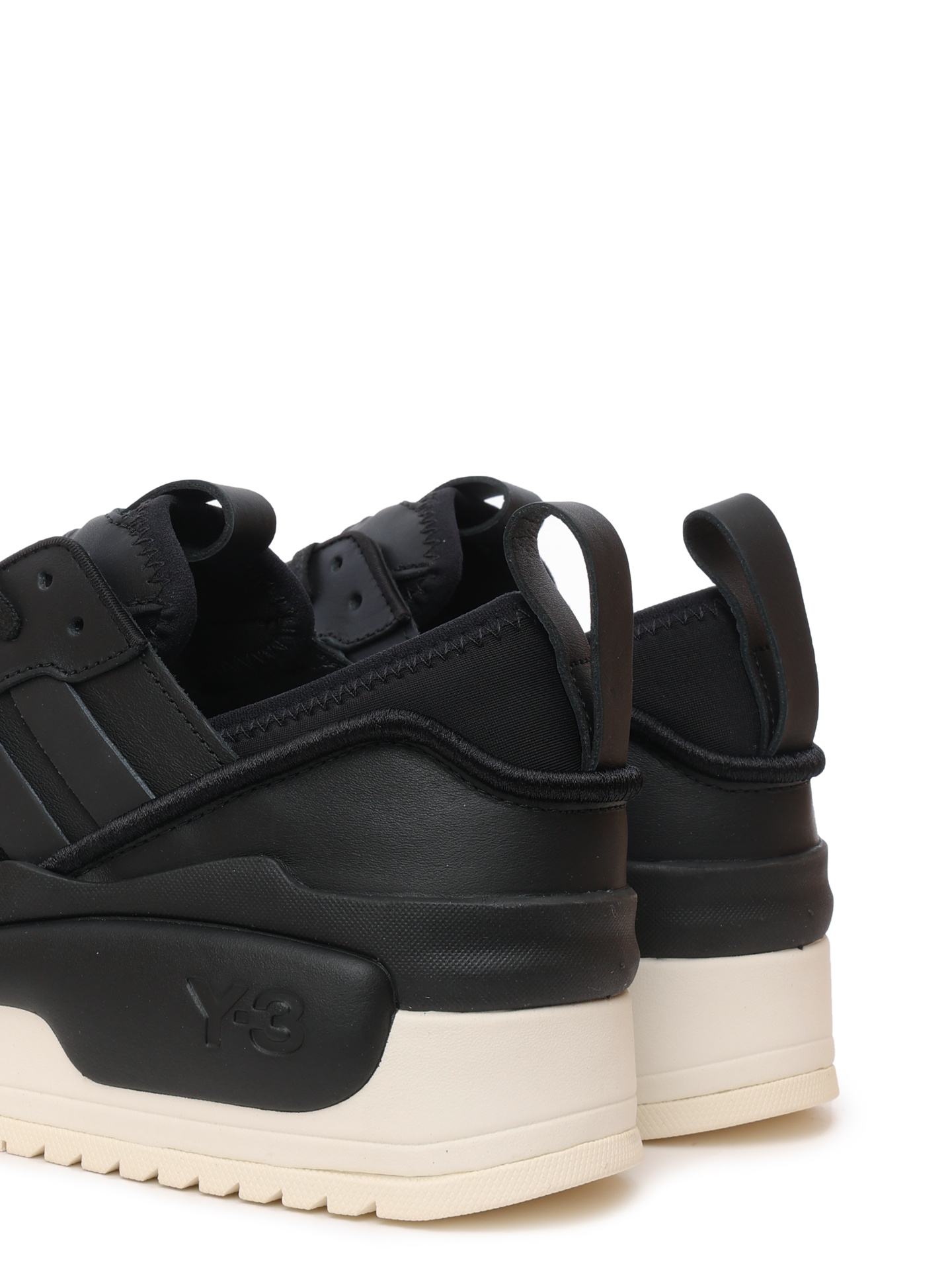 Кроссовки черные на шнурках массивные на белой подошве — купить в интернет-магазине Verdistore