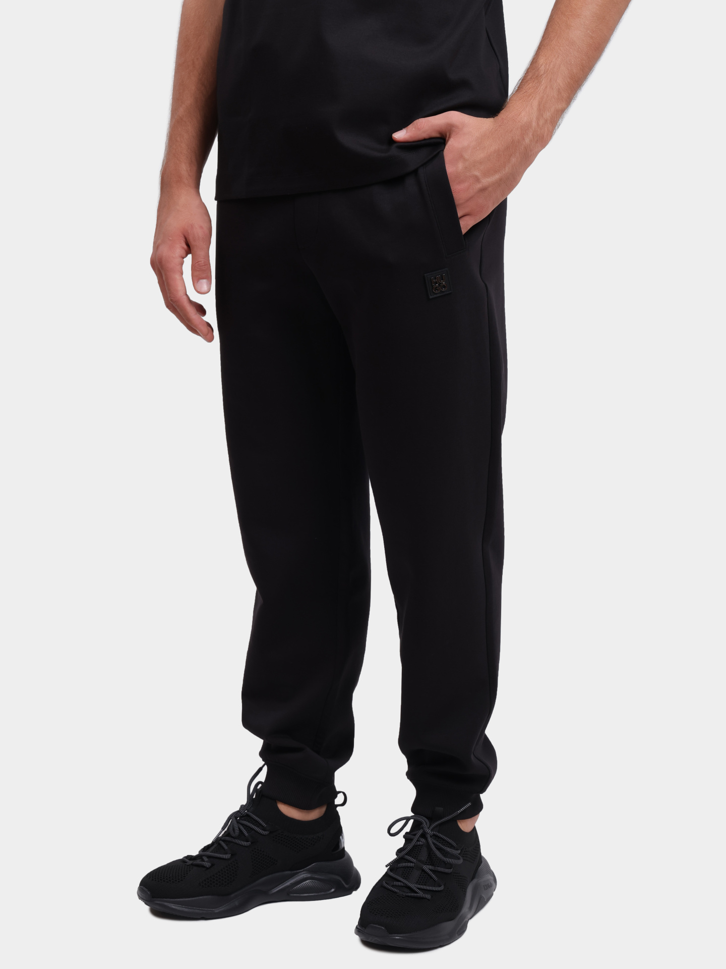 Джоггеры Hugo 50533695 001 черные мужские — купить в интернет-магазине Verdistore