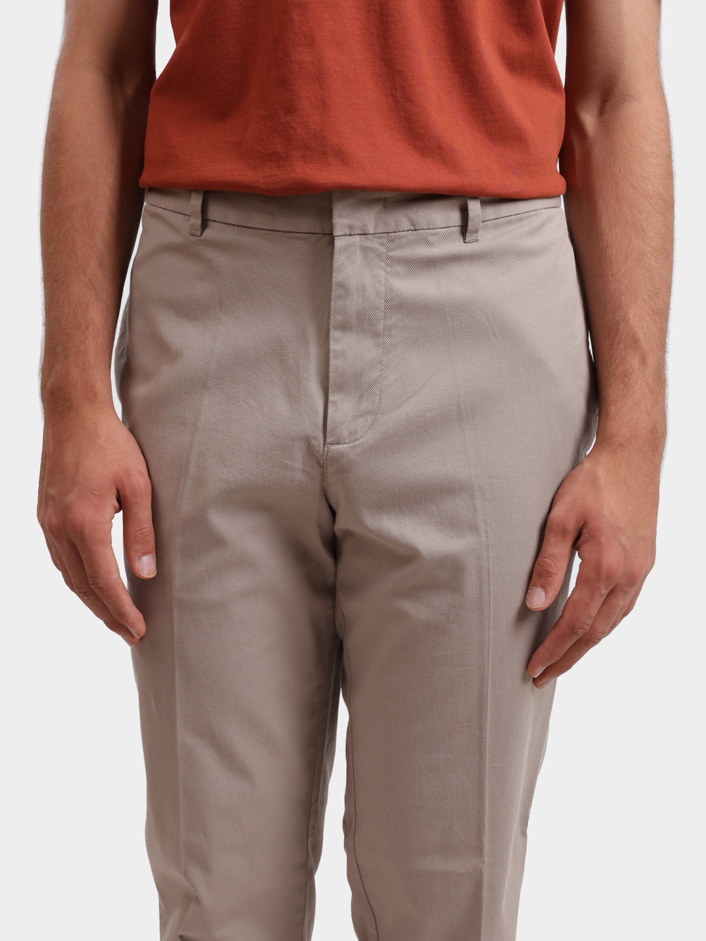 Брюки Emporio Armani EM001505 AF13784 U6167 бежевые мужские из хлопка — купить в интернет-магазине Verdistore