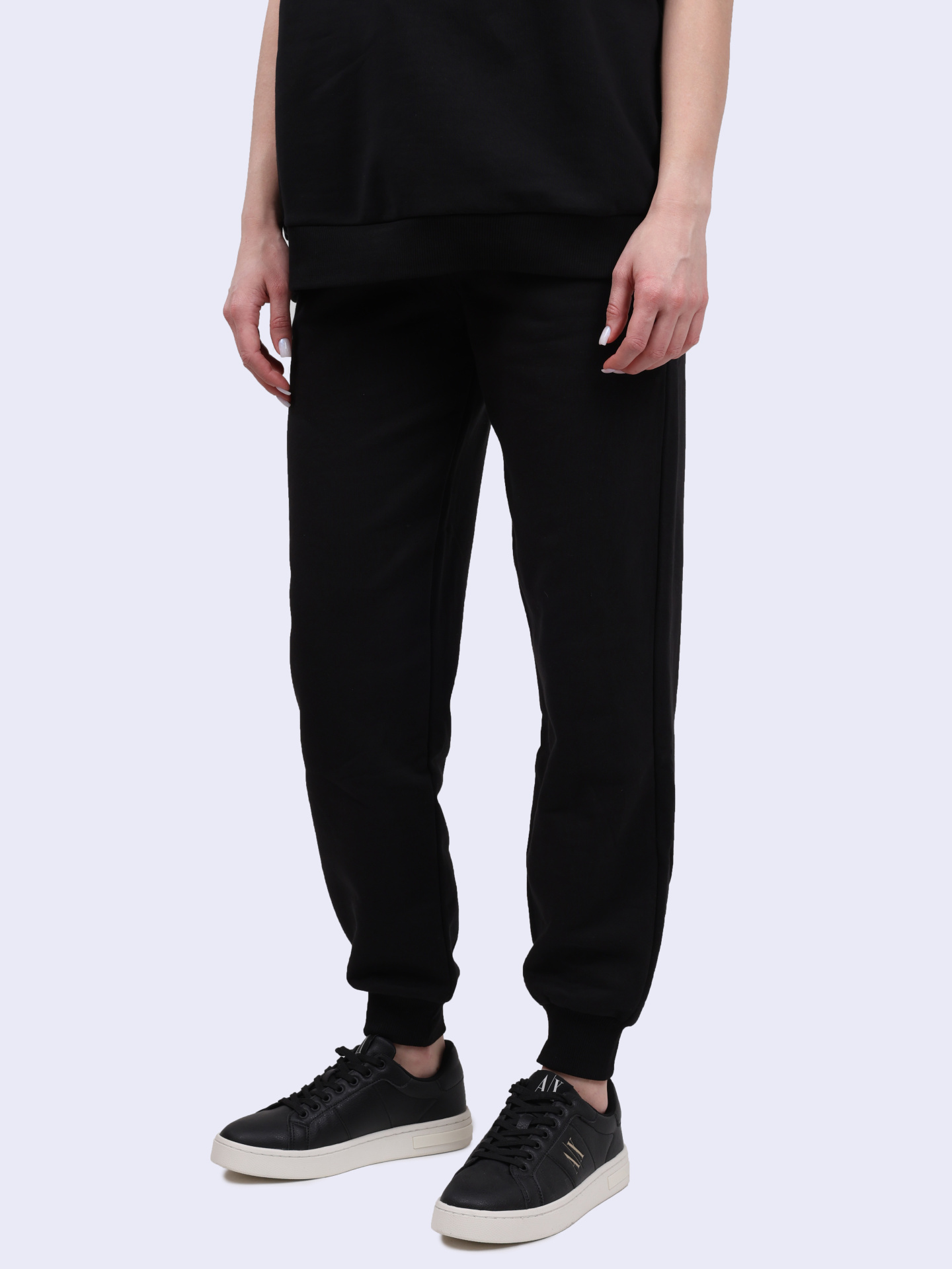 картинка Брюки Armani Exchange 6DYP70 YJEEZ 1200 черные женские спортивные от магазина Verdistore