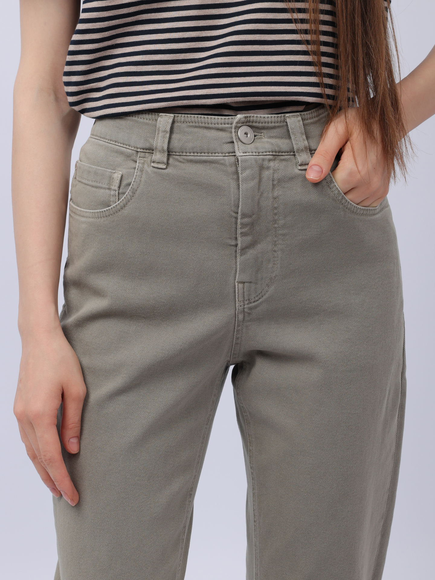 Брюки Brunello Cucinelli MB057B1052 C8964 оливковые женские из денима — купить в интернет-магазине Verdistore