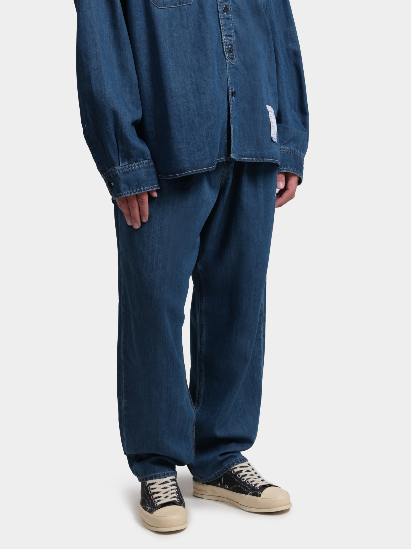 Джинсы MAISON MIHARA YASUHIRO I12PT005 INDIGO синие мужские с защипами з — купить в интернет-магазине Verdistore