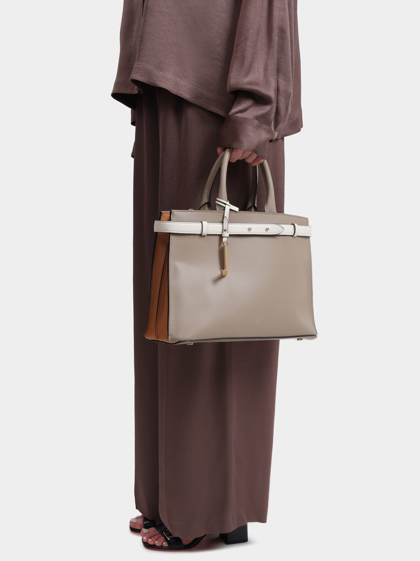 Сумка Lancel A13548 LL бежевая женская из кожи  — купить в интернет-магазине Verdistore