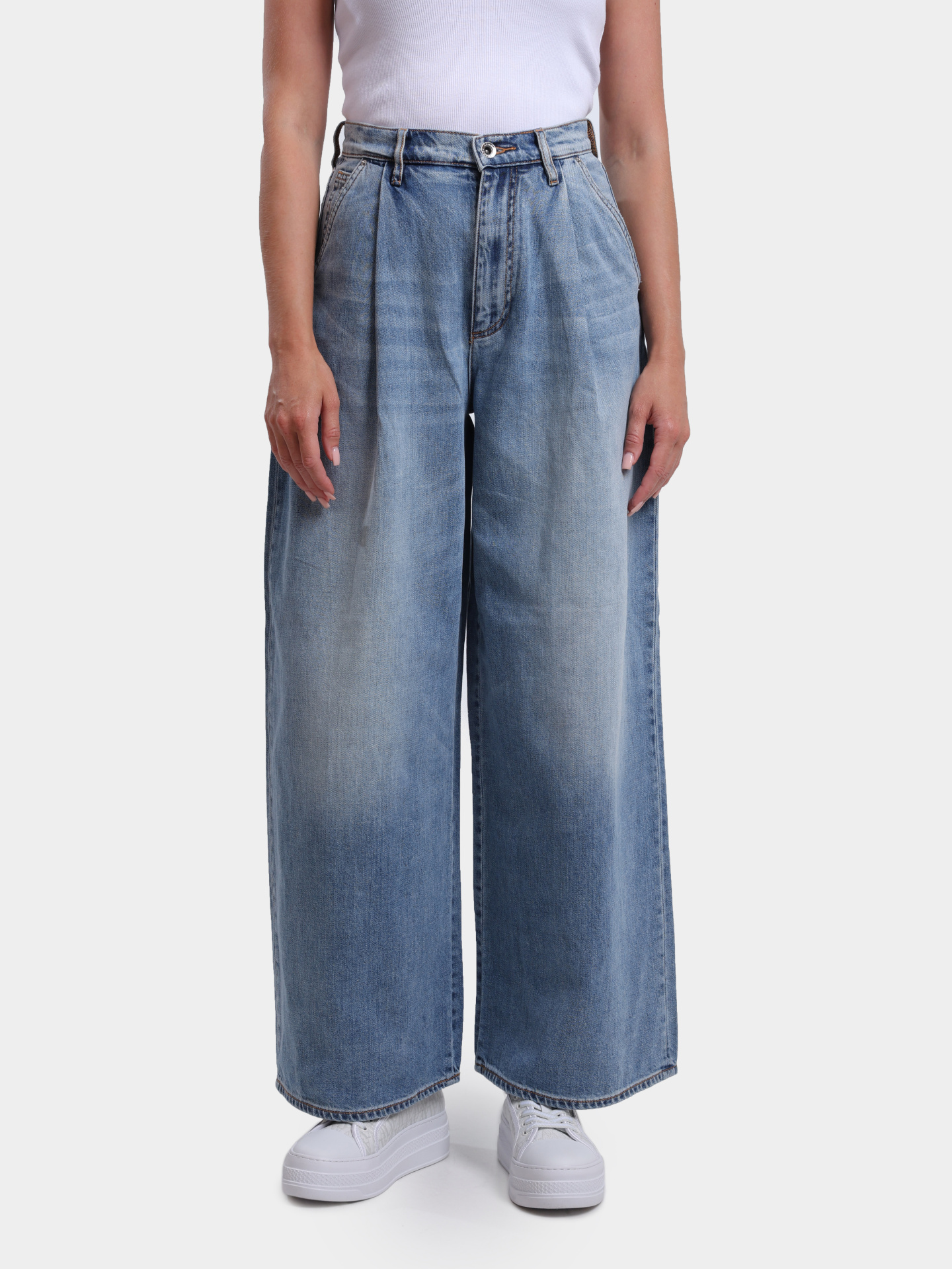 Джинсы Armani Exchange XW000137 AF12851 MB003 светло-синие женские — купить в интернет-магазине Verdistore