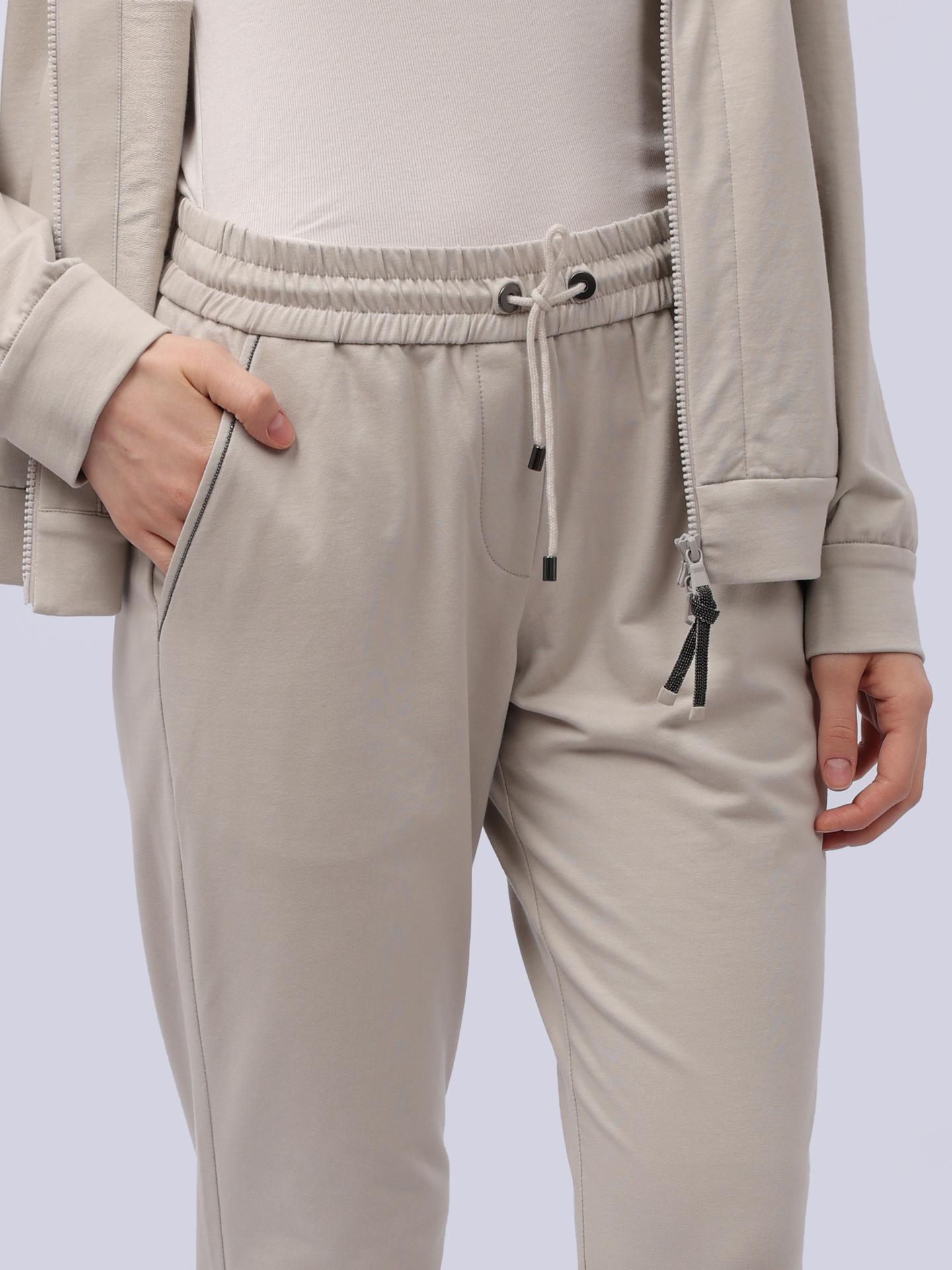 Брюки Brunello Cucinelli MH827SA399 С9593 бежевые женские с подворотами — купить в интернет-магазине Verdistore