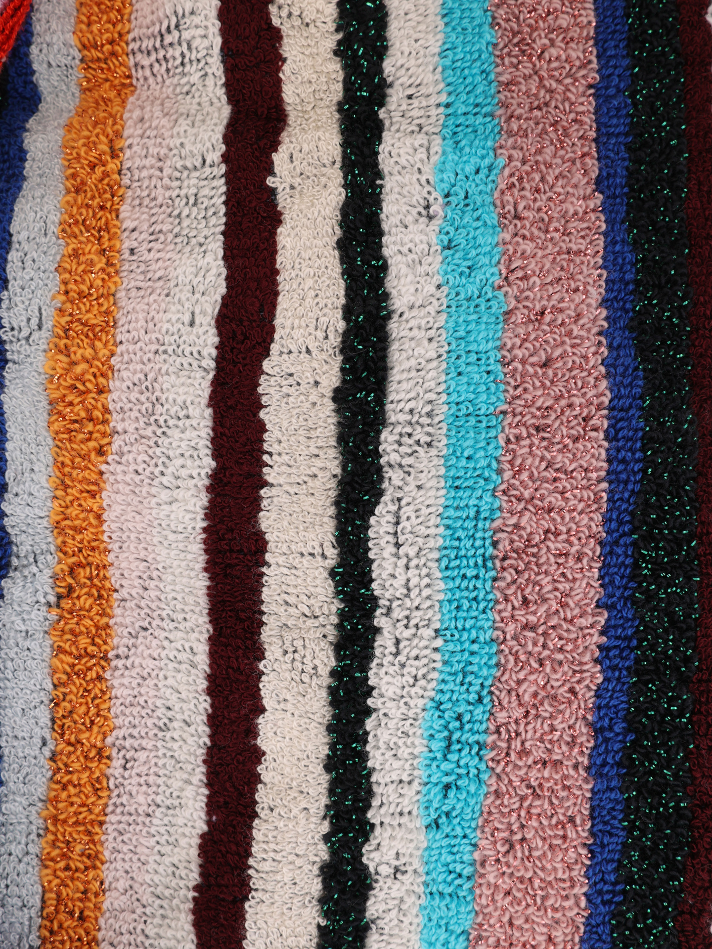 Халат из махровой ткани с ярким многоцветным полосатым узором — купить в интернет-магазине Verdistore