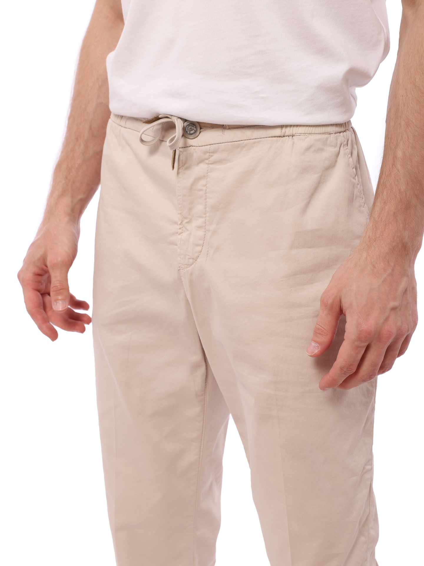 Брюки бежевые хлопковые зауженные с поясом на кулиске — купить в интернет-магазине Verdistore
