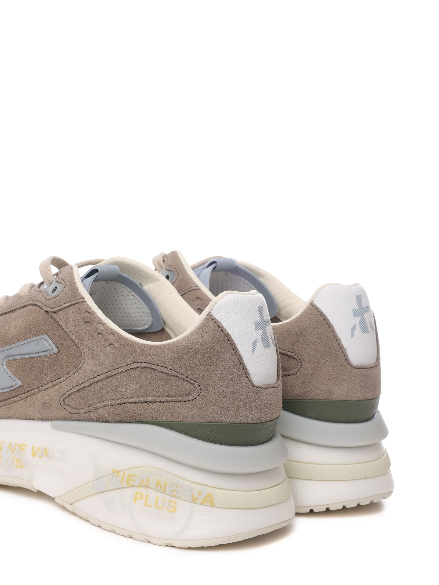 Кроссовки замшевые с кожаным патчем-логотипом по бокам — купить в интернет-магазине Verdistore