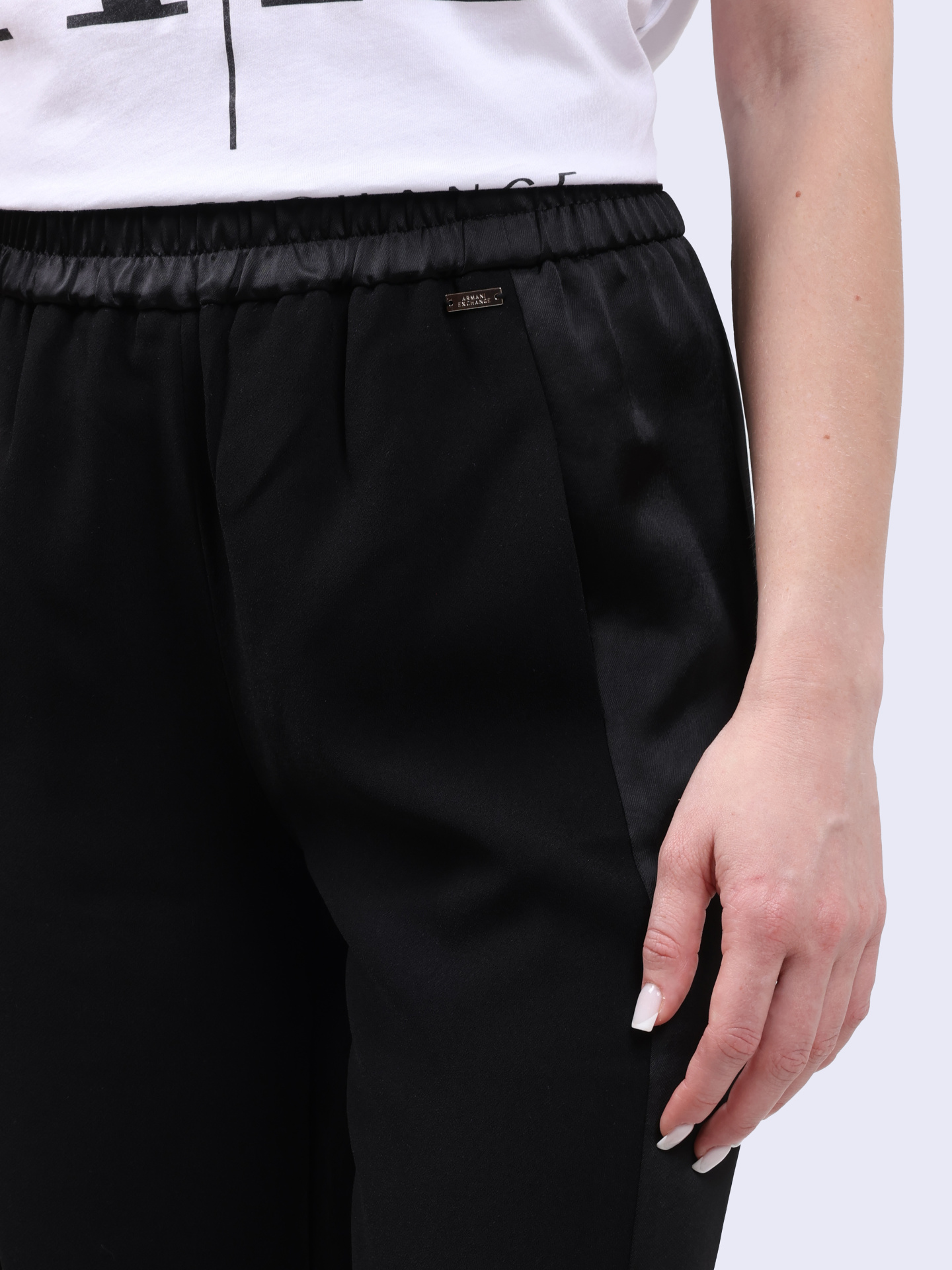 Брюки Armani Exchange 6DYP36 YN5YZ 1200 черные женские с атласными вставками — купить в интернет-магазине Verdistore