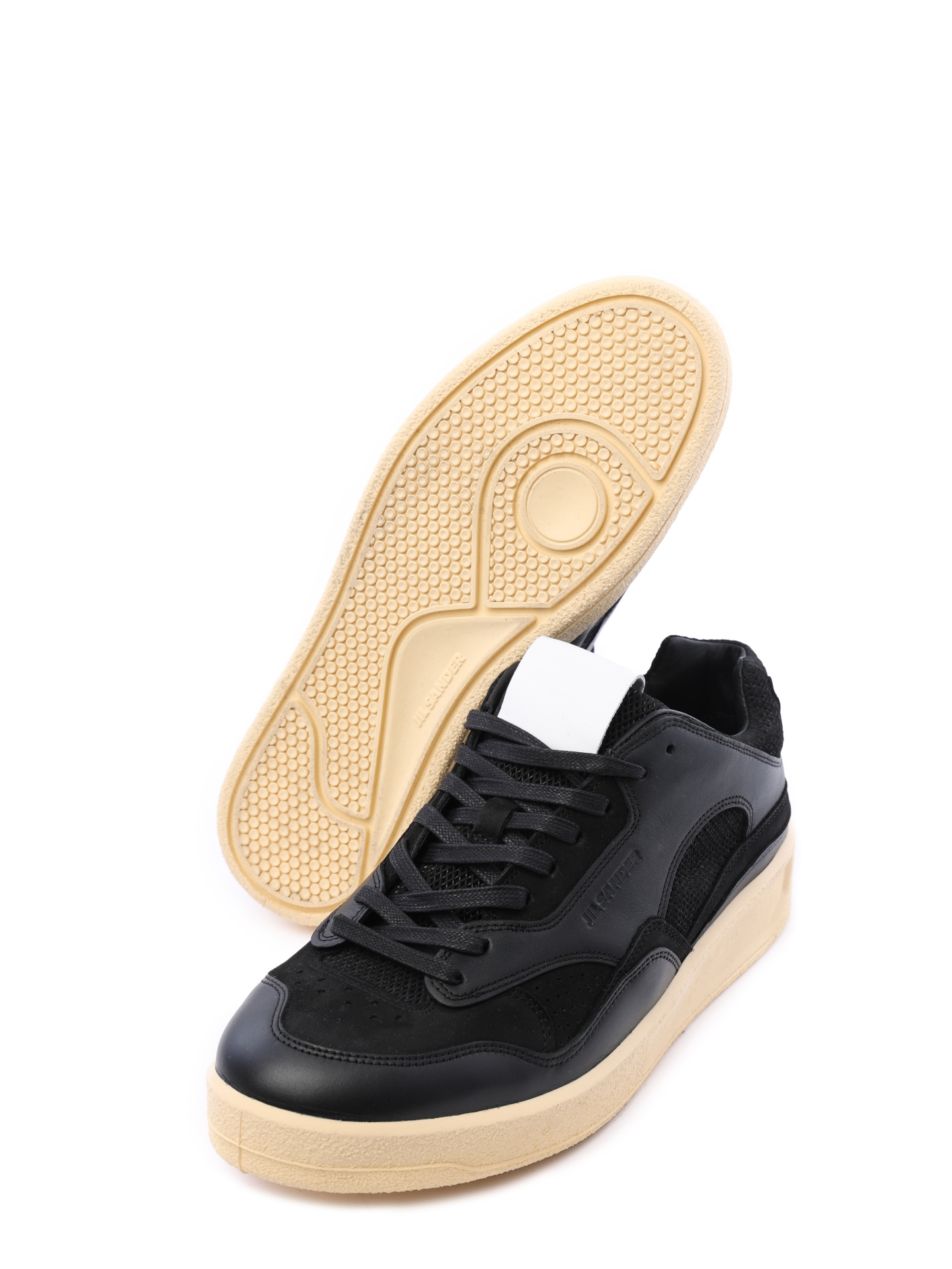 Кеды кожаные черные с перфорацией по бокам на бежевой подошве — купить в интернет-магазине Verdistore