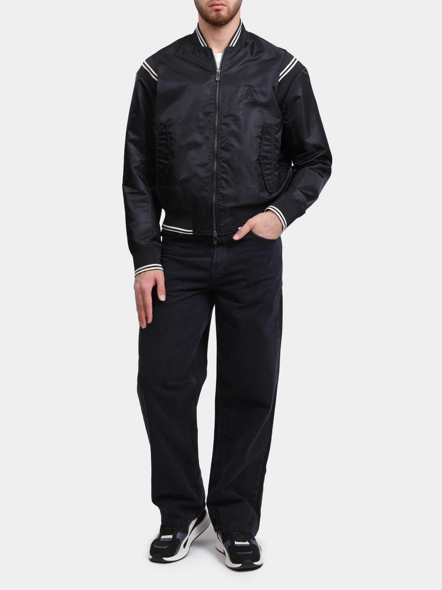 Бомбер Armani Exchange XM002017 AF19828 UC001 черный мужской — купить в интернет-магазине Verdistore