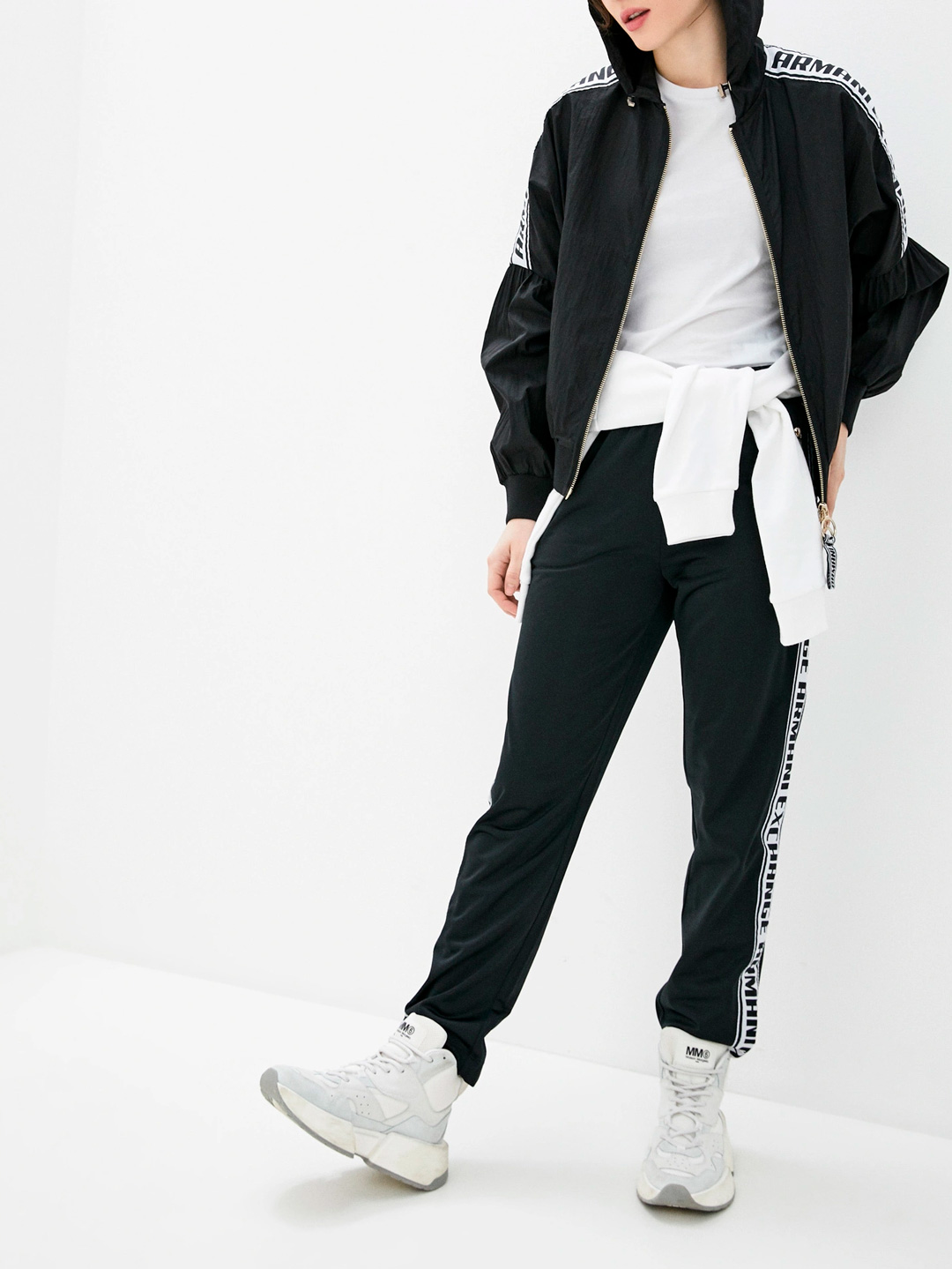 картинка Брюки спортивные Armani Exchange 3HYP84 YJ52Z 1200 черные женские с лампасами от магазина Verdistore