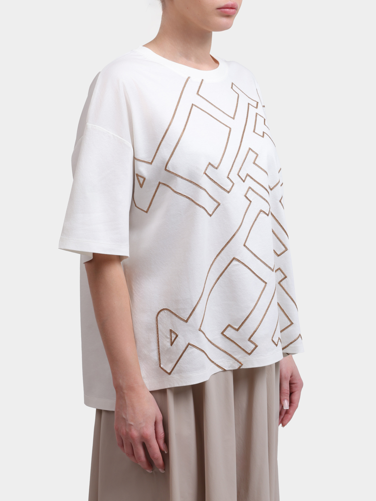 Футболка Herno JG000306D 52131 1021 белая женская с крупным логотипом-вышивкой — купить в интернет-магазине Verdistore