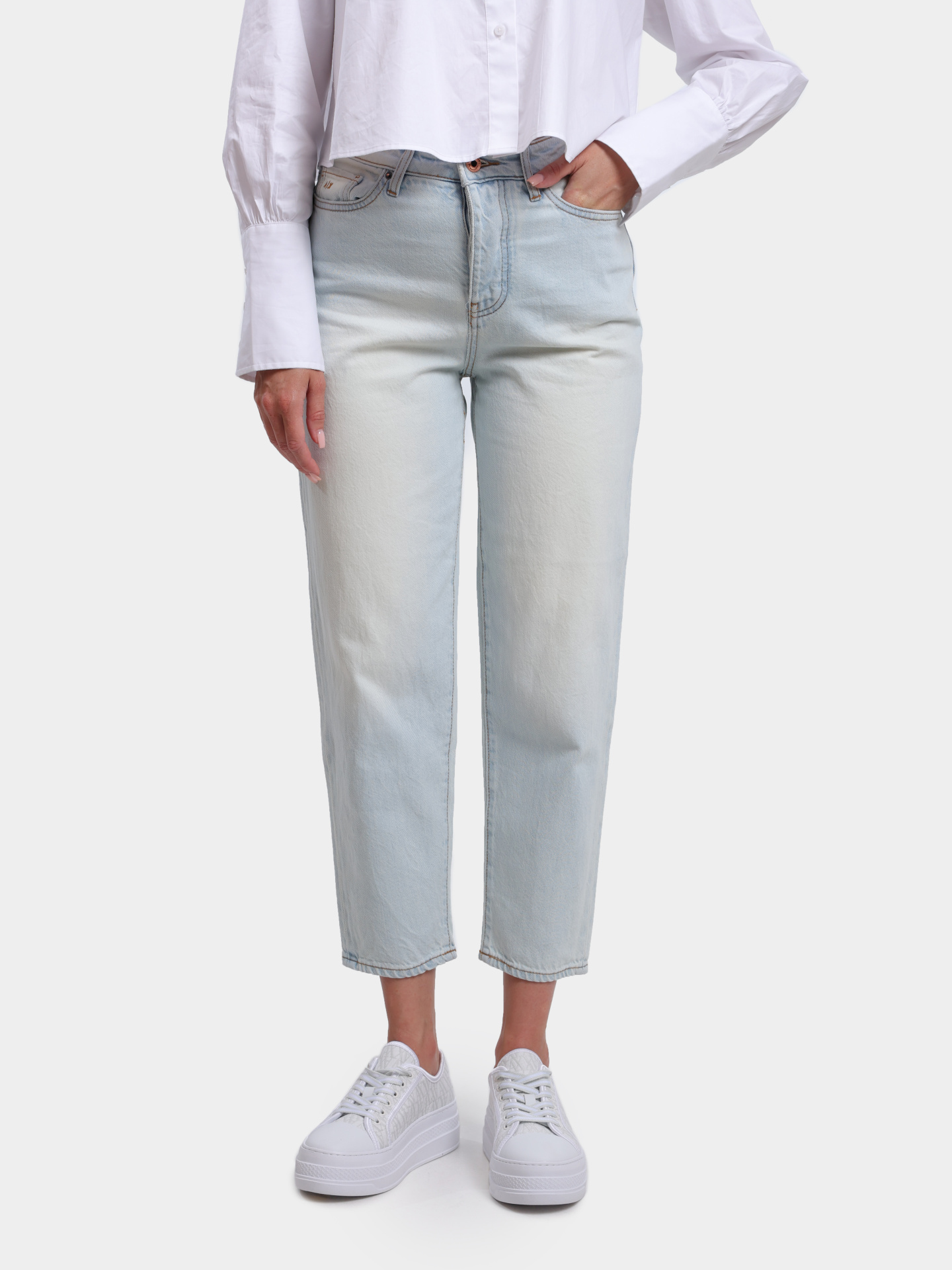 Джинсы Armani Exchange XW000128 AF12855 MB001 голубые женские — купить в интернет-магазине Verdistore