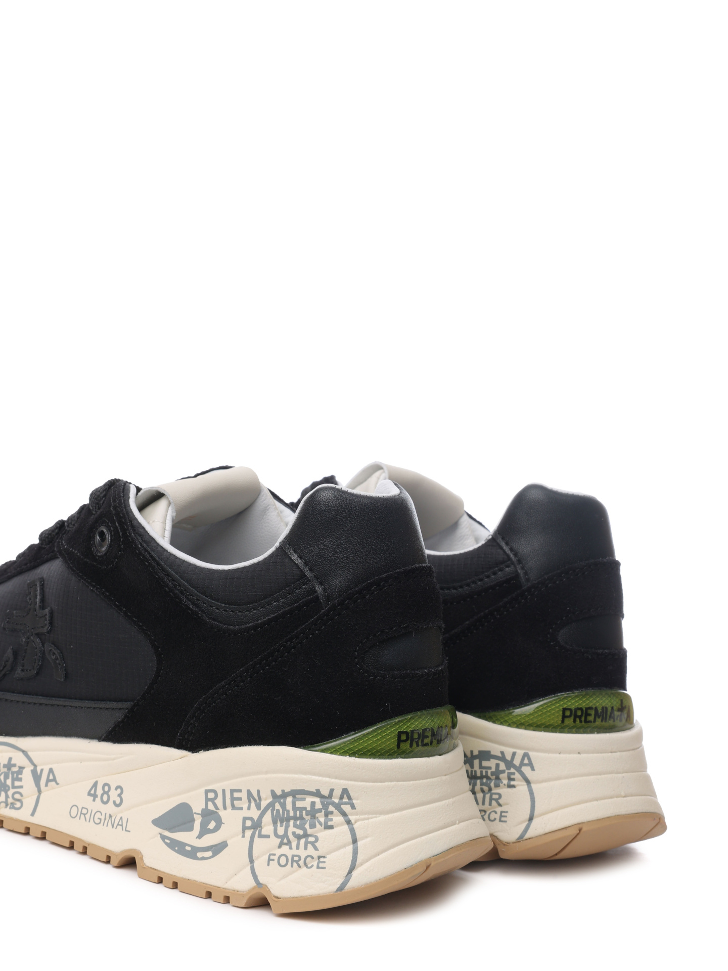 Кроссовки комбинированные черные на белой подошве и приподнятым носком — купить в интернет-магазине Verdistore