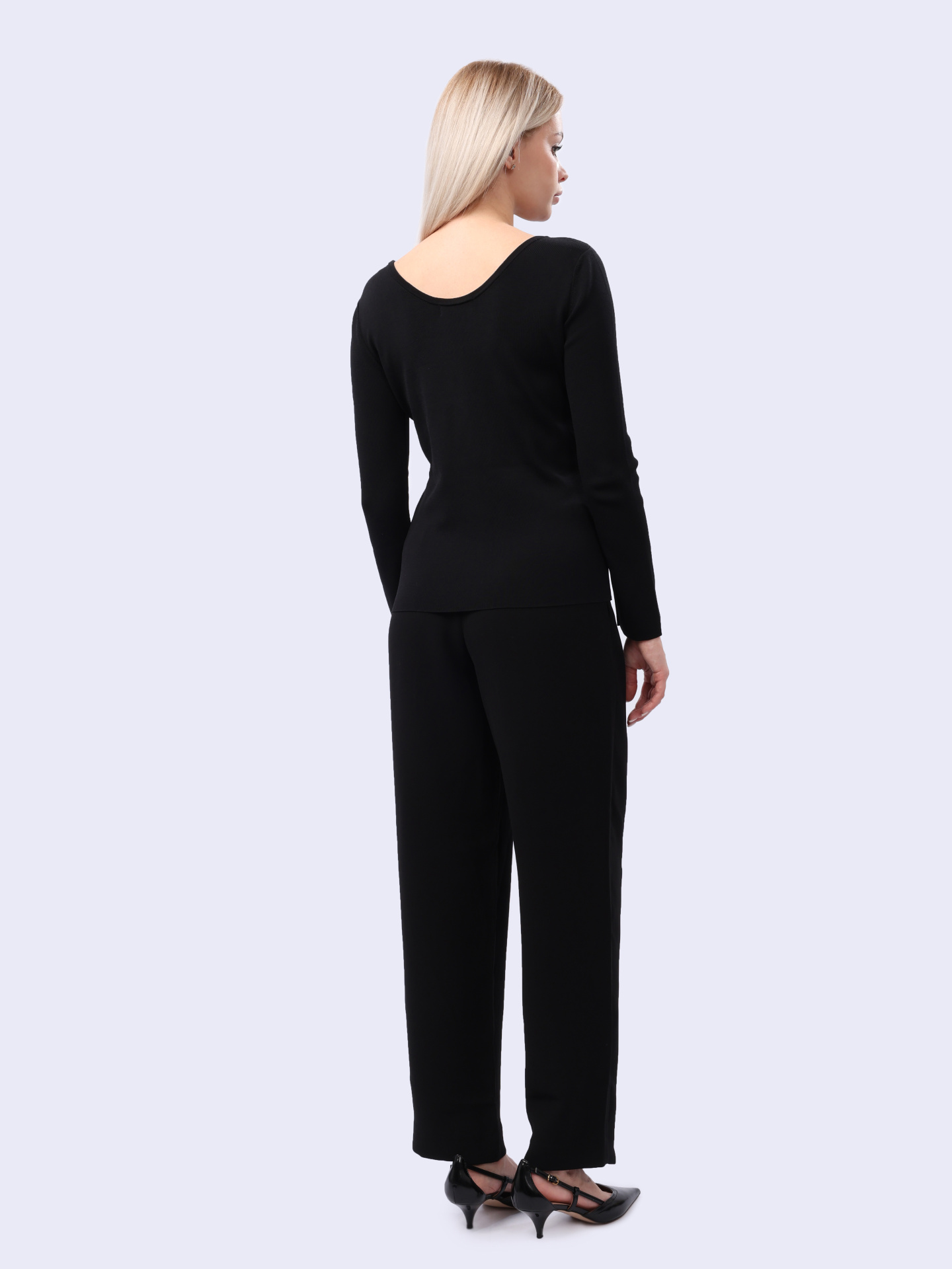 картинка Лонгслив Armani Exchange XW000047 AF10352 UC001 черный женский с вырезом от магазина Verdistore