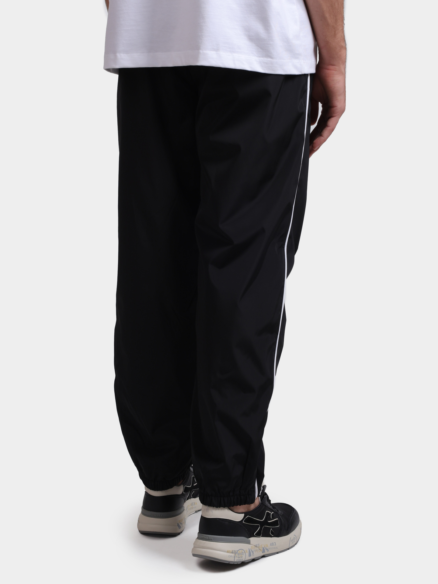 Джоггеры Calvin Klein Jeans LV04RC615G UB1 черные мужские — купить в интернет-магазине Verdistore